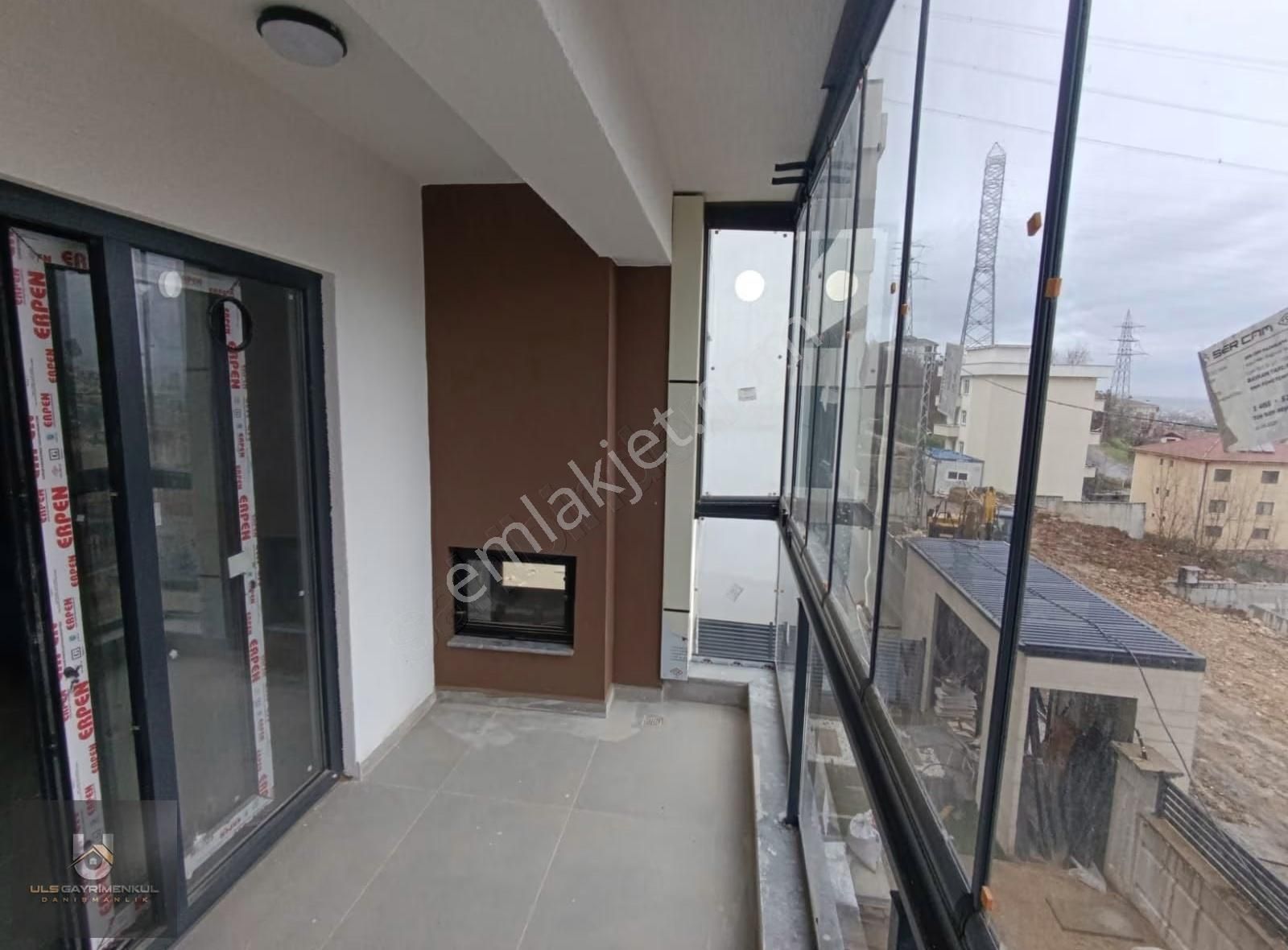 Serdivan'da Havuzlu - Şömineli Geniş Arakat Kiralık 2+1 Daire - Görsel 11