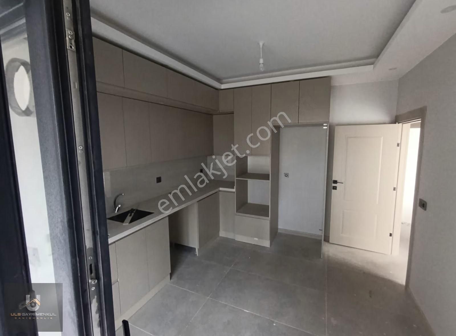 Serdivan'da Havuzlu - Şömineli Geniş Arakat Kiralık 2+1 Daire - Görsel 3