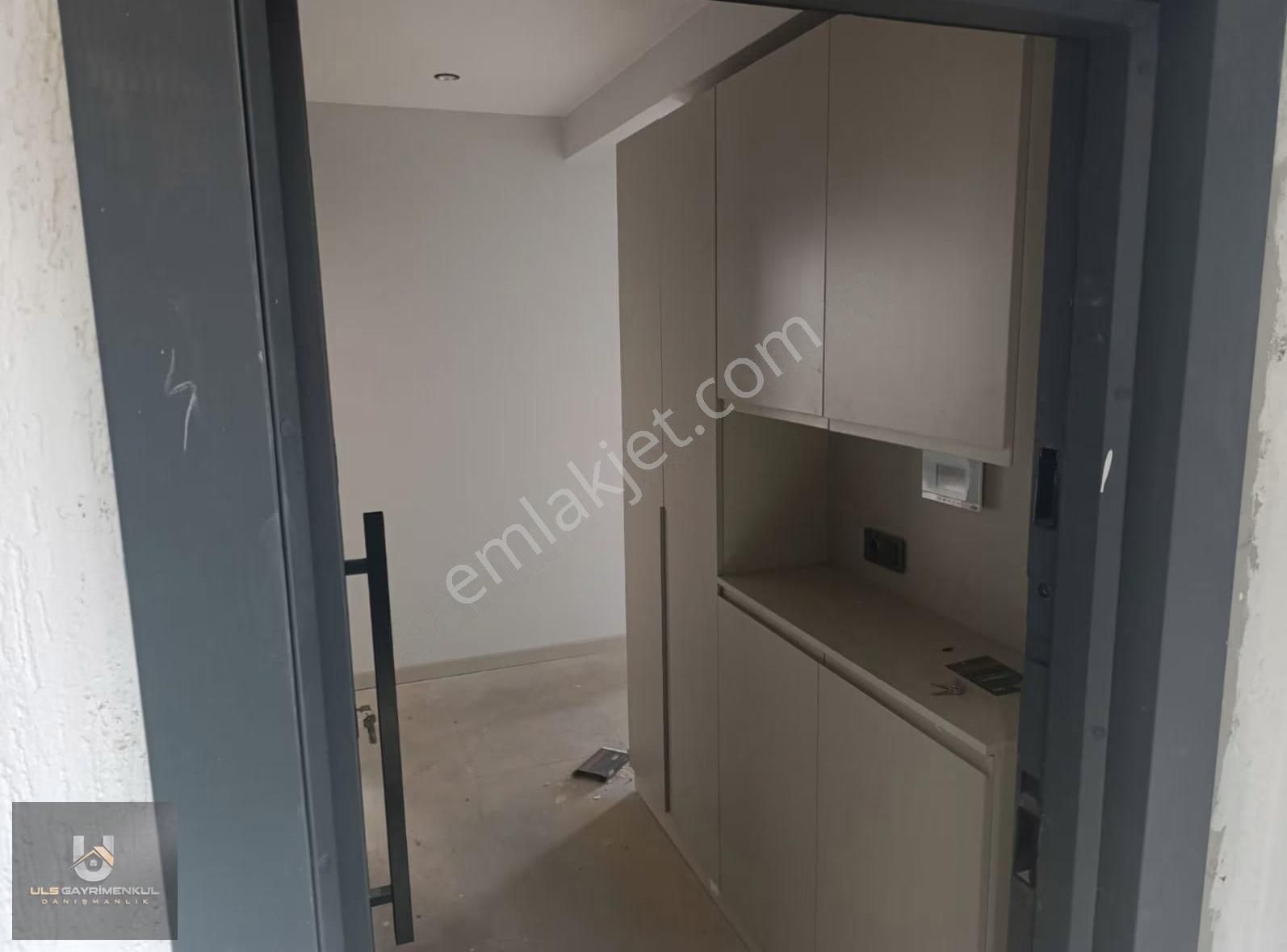 Serdivan'da Havuzlu - Şömineli Geniş Arakat Kiralık 2+1 Daire - Görsel 2