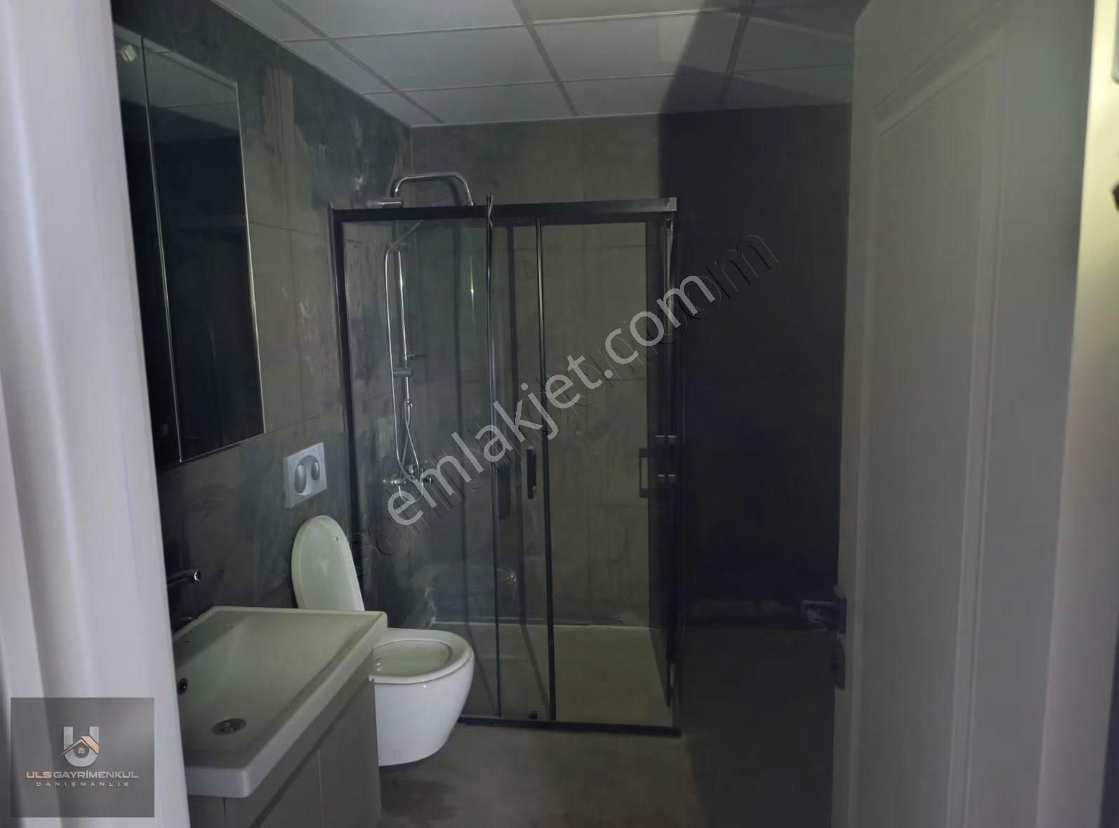 Serdivan'da Havuzlu - Şömineli Geniş Arakat Kiralık 2+1 Daire