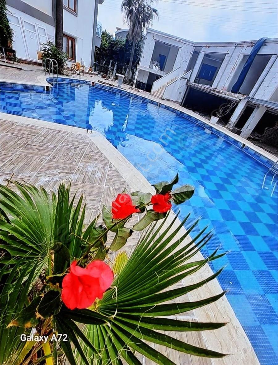 Side'de Merkezi Konumda Havuzlu Eşyalı Kiralık Stüdyo Daire 1+0