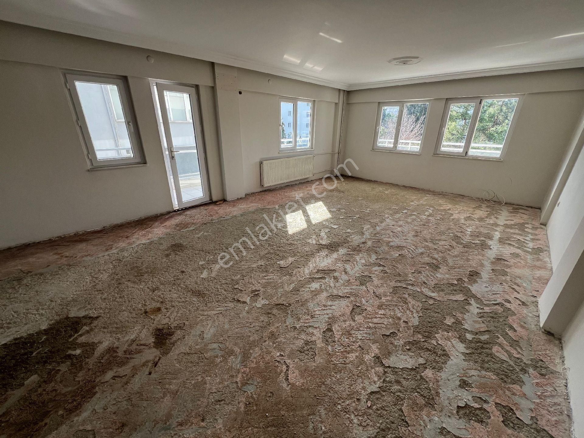 Çamlık Caddesinde 180 M2 Ara Kat Daire Satılık - Görsel 2