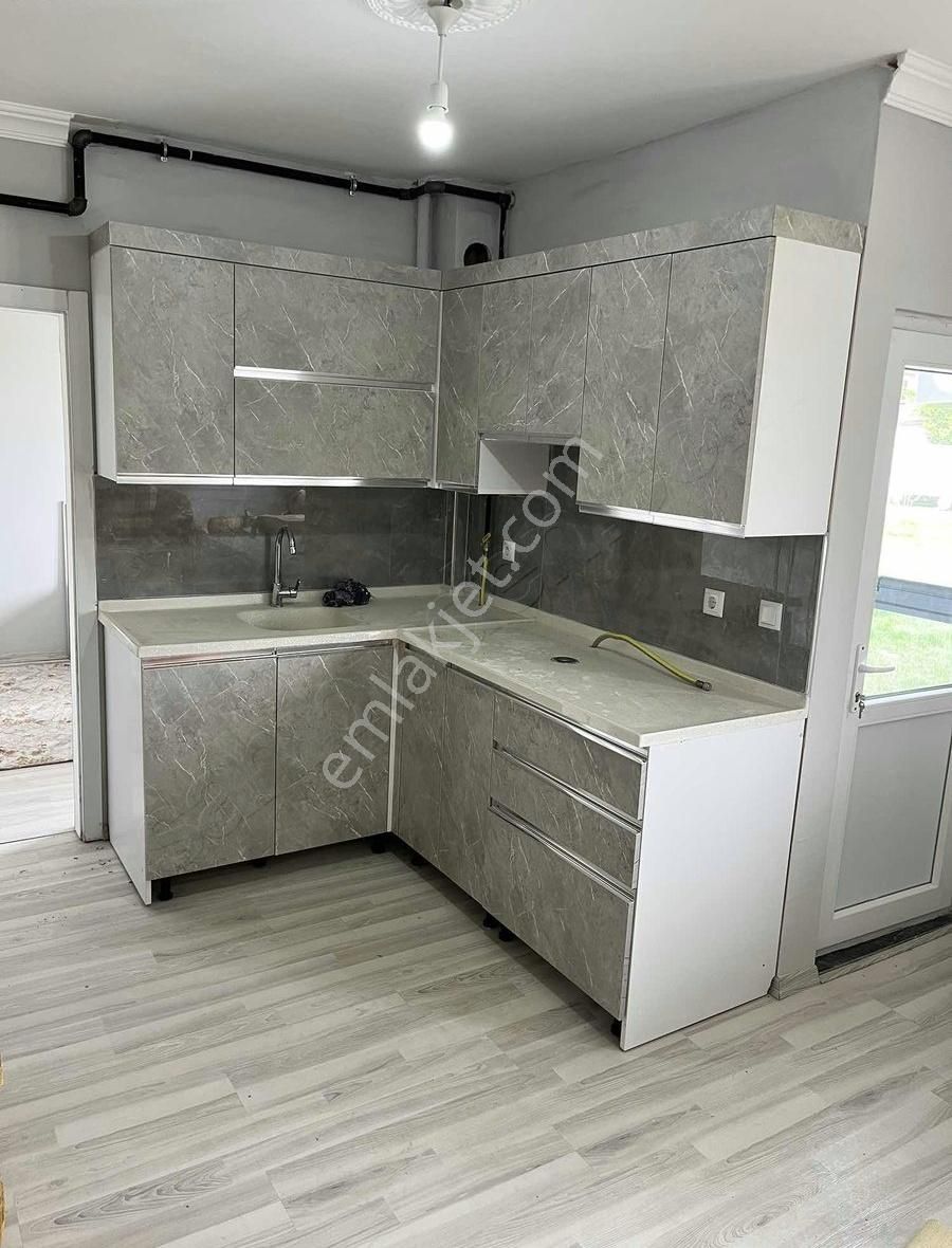 Banaz Merkezde 2+0 Sıfır Eşyalı Hazır Daire