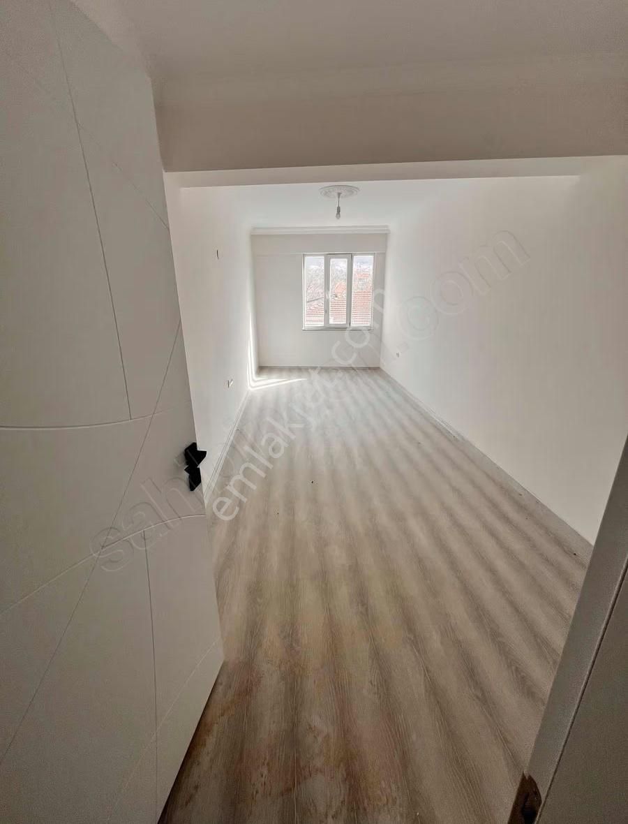 Banaz İstasyonda Geniş 2+1 130m2 Hazır 2.kat Daire - Görsel 9