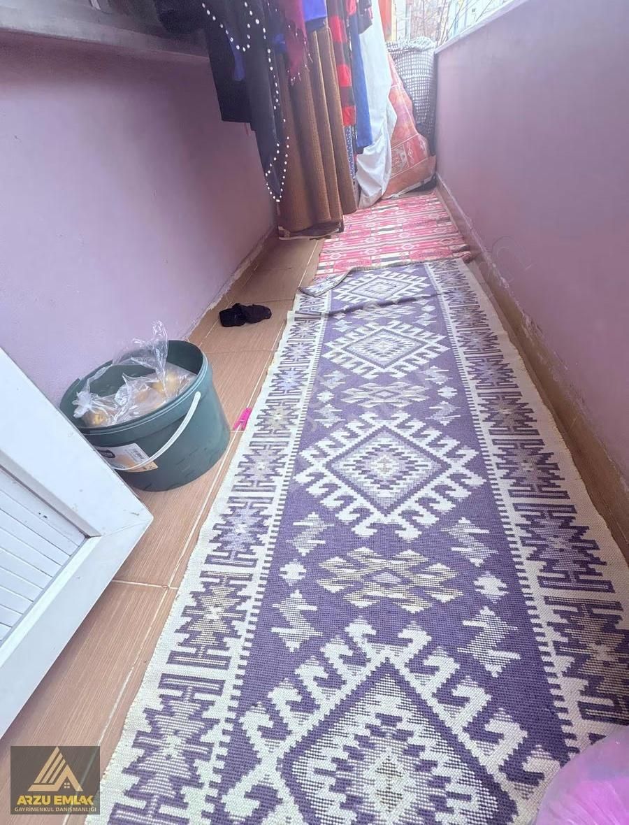 Arzu Emlaktan Gazi Mah Satılık Balkonlu 1. Kat Daire - Görsel 4