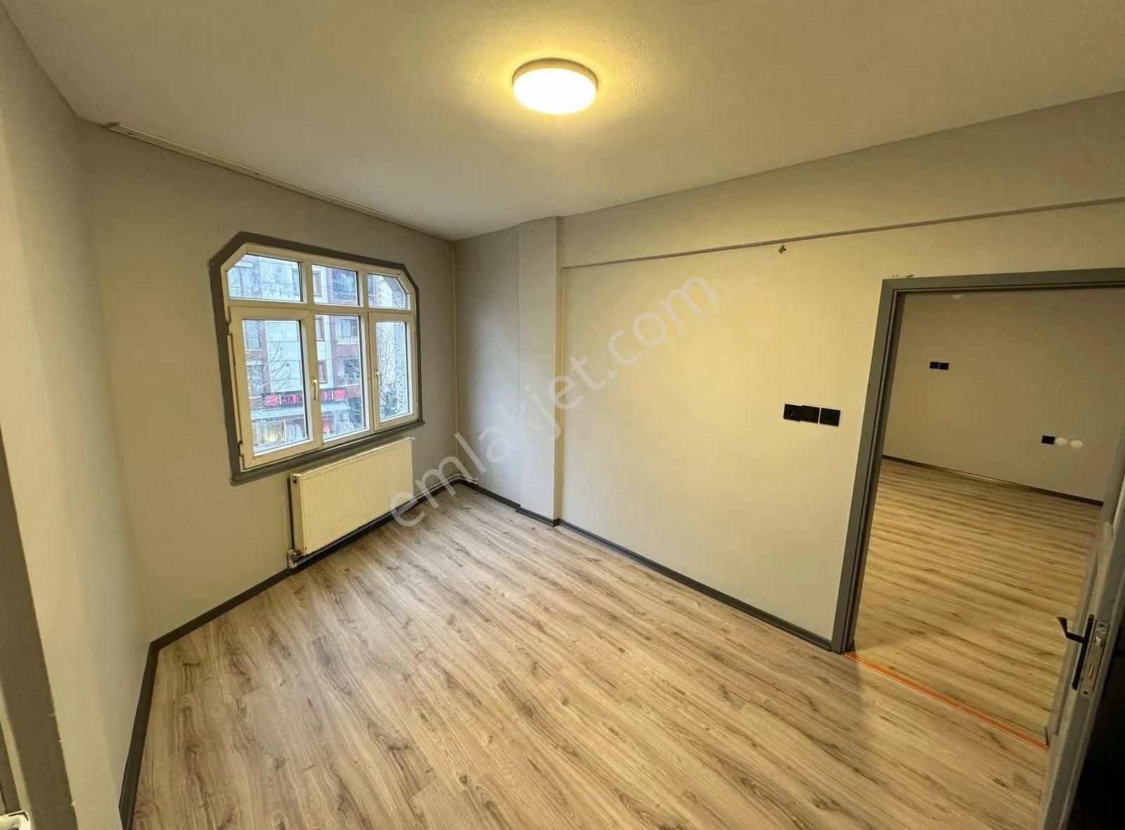 S.gazi/gazi Mah. De Tamamen Yenilenmiş Ara Kat 2+1 Daire - Görsel 8