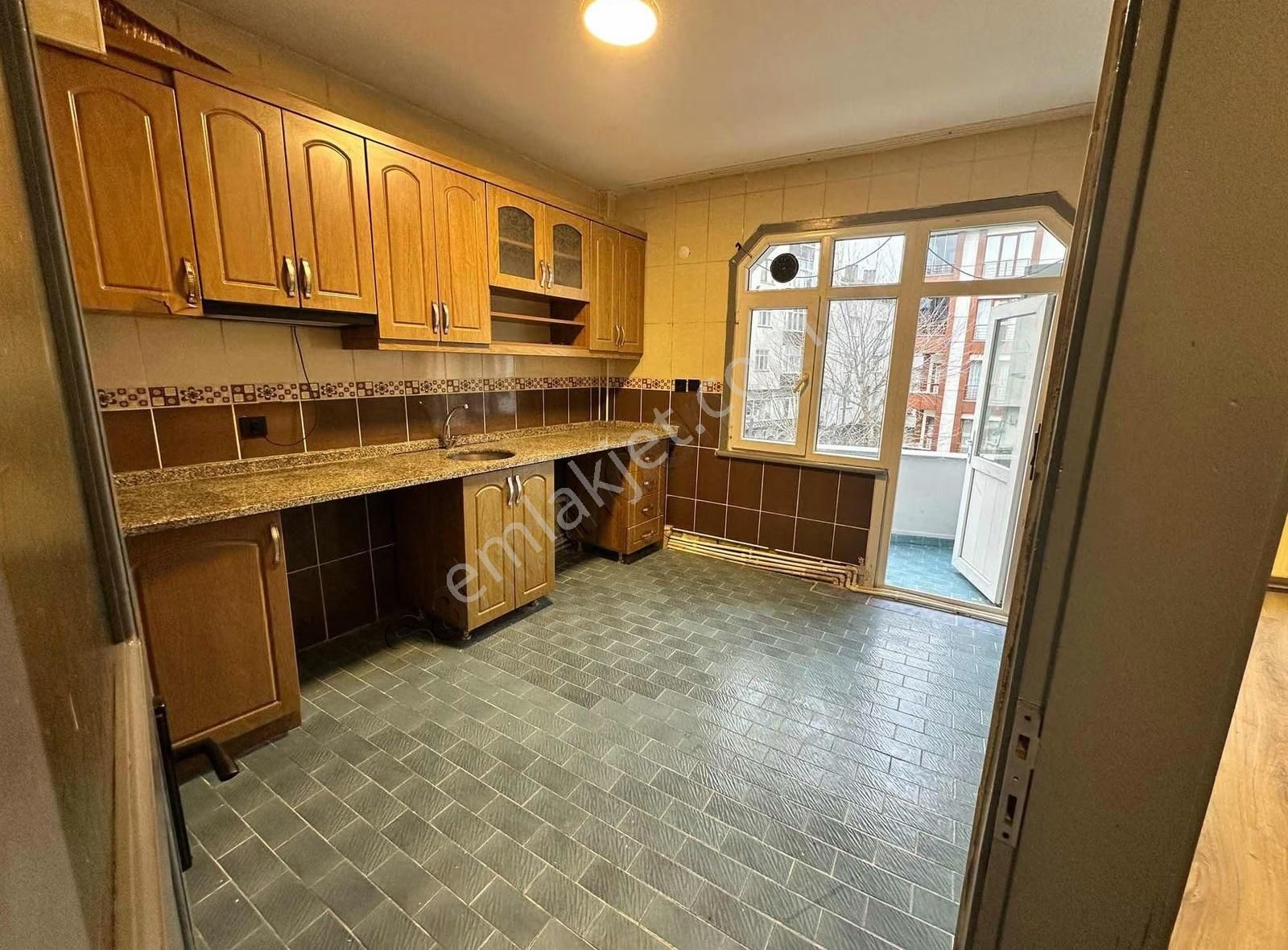 S.gazi/gazi Mah. De Tamamen Yenilenmiş Ara Kat 2+1 Daire - Görsel 9