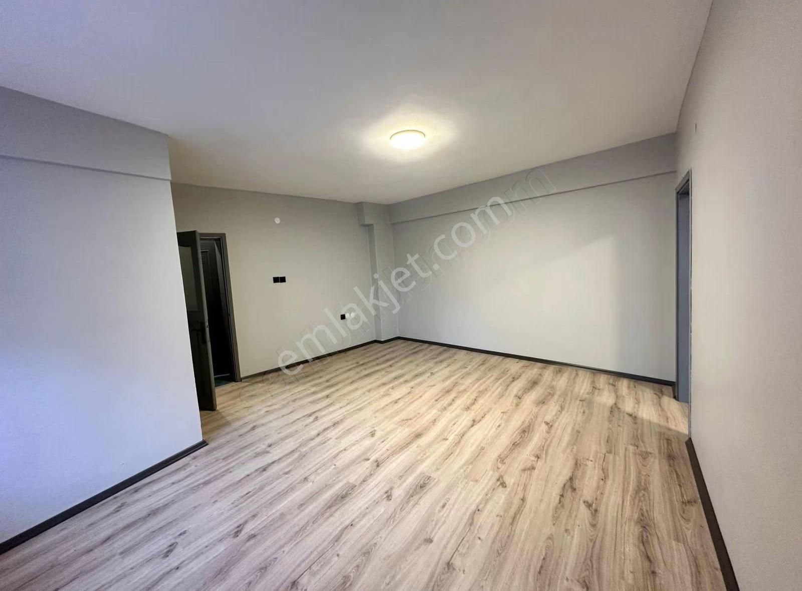 S.gazi/gazi Mah. De Tamamen Yenilenmiş Ara Kat 2+1 Daire - Görsel 2