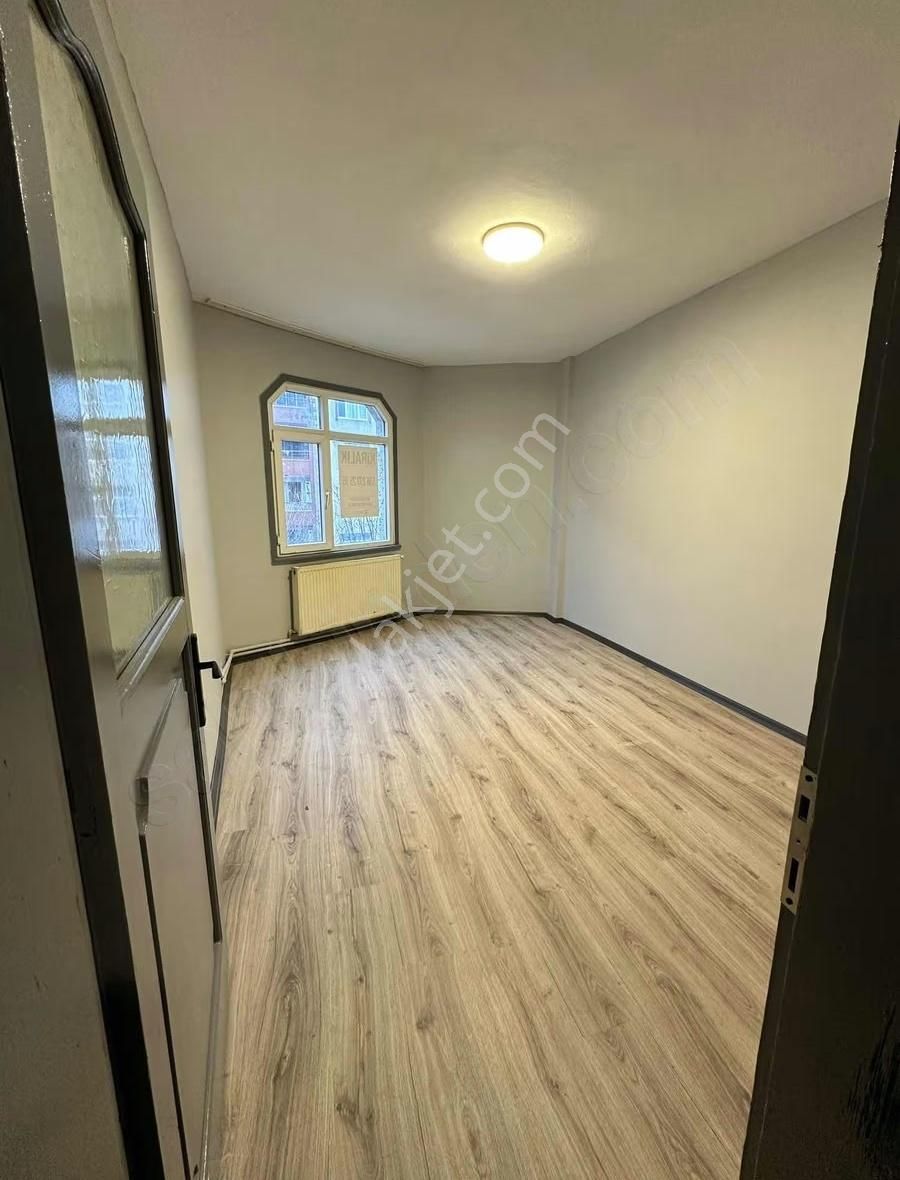 S.gazi/gazi Mah. De Tamamen Yenilenmiş Ara Kat 2+1 Daire - Görsel 10