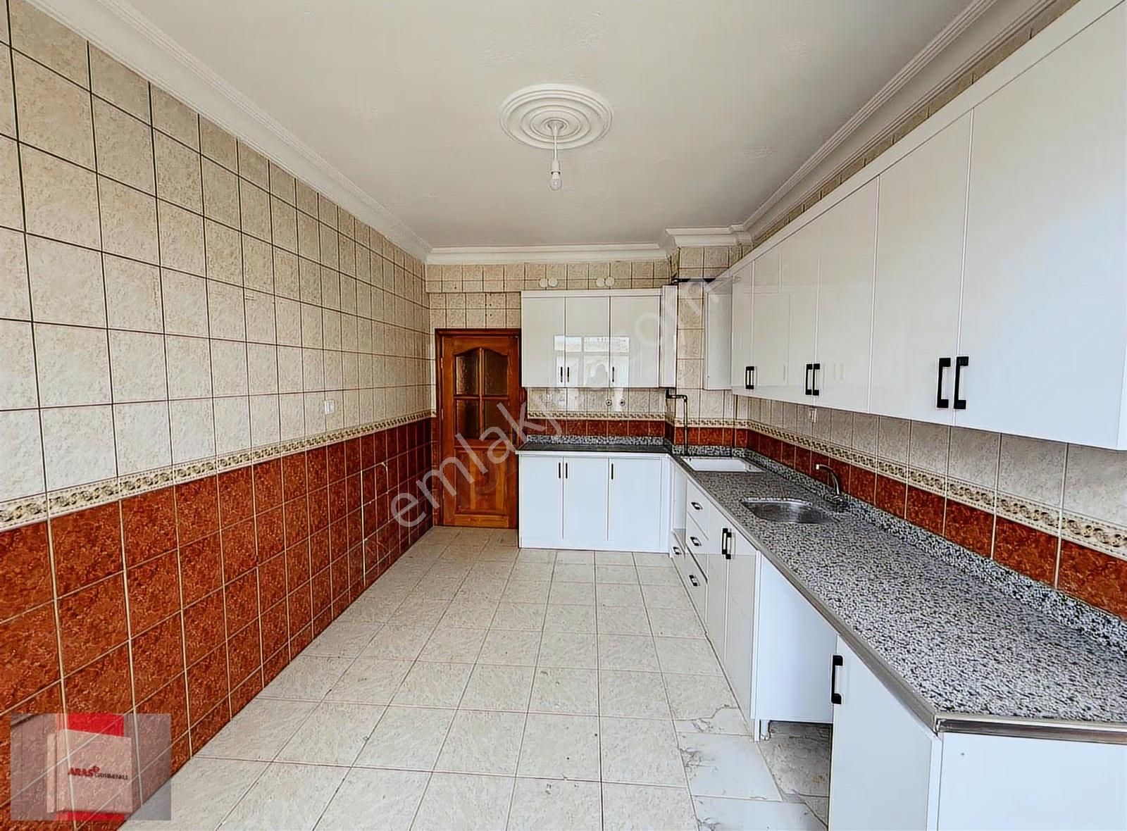 Aydınlık Evler Mah. De Merkezi Konumda 5+1 Dublex Bakımlı Daire - Görsel 7