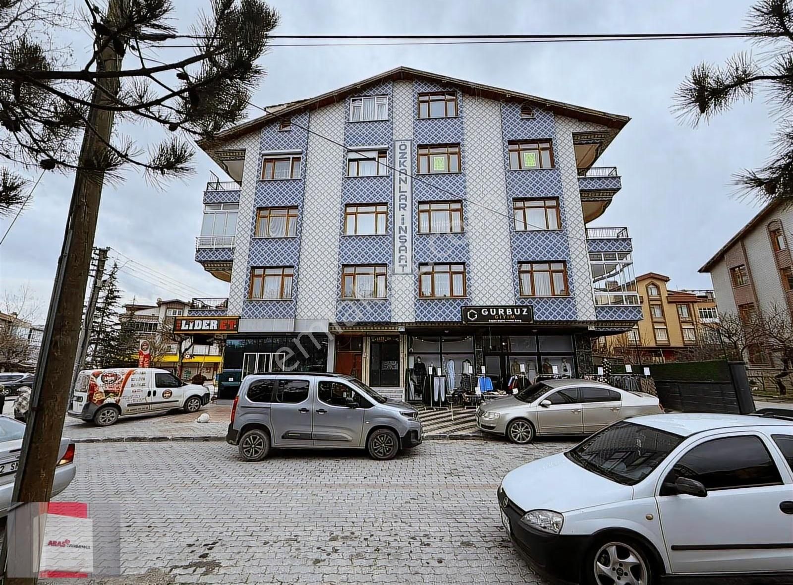 Aydınlık Evler Mah. De Merkezi Konumda 5+1 Dublex Bakımlı Daire