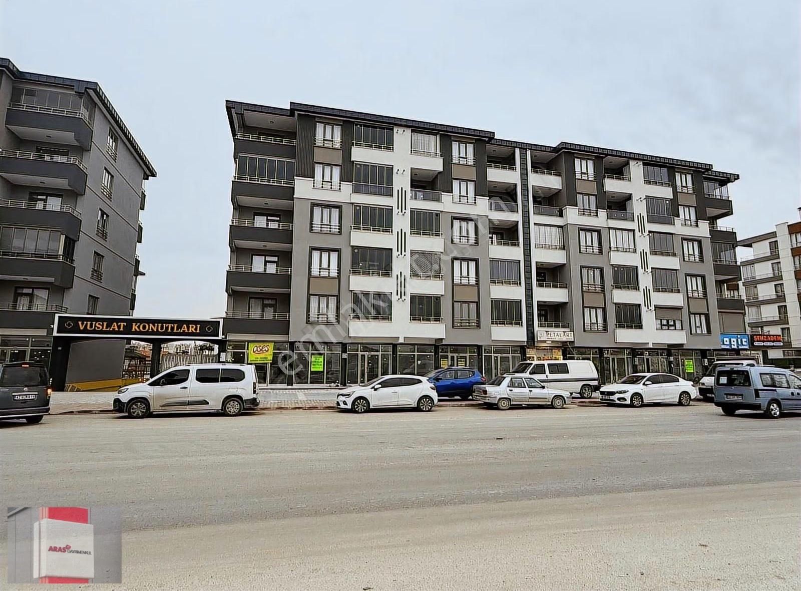 Aras Gyo Vuslat Konutları Hacıveys Zade Mah.site İçi 3+1 Ara Kat