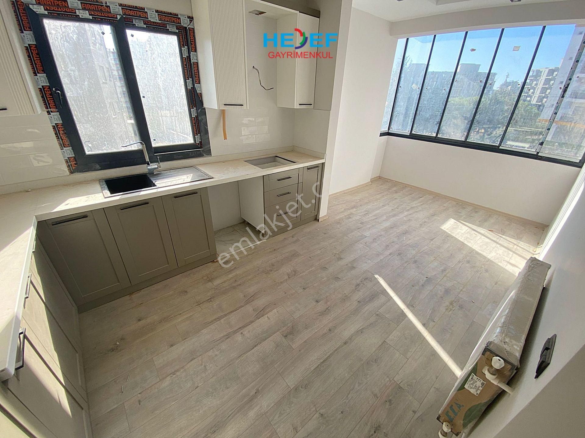 Hedef'ten Eski Mezitli'de Site İçerisinde Bağımsız Mutfaklı 2+1 - Görsel 3