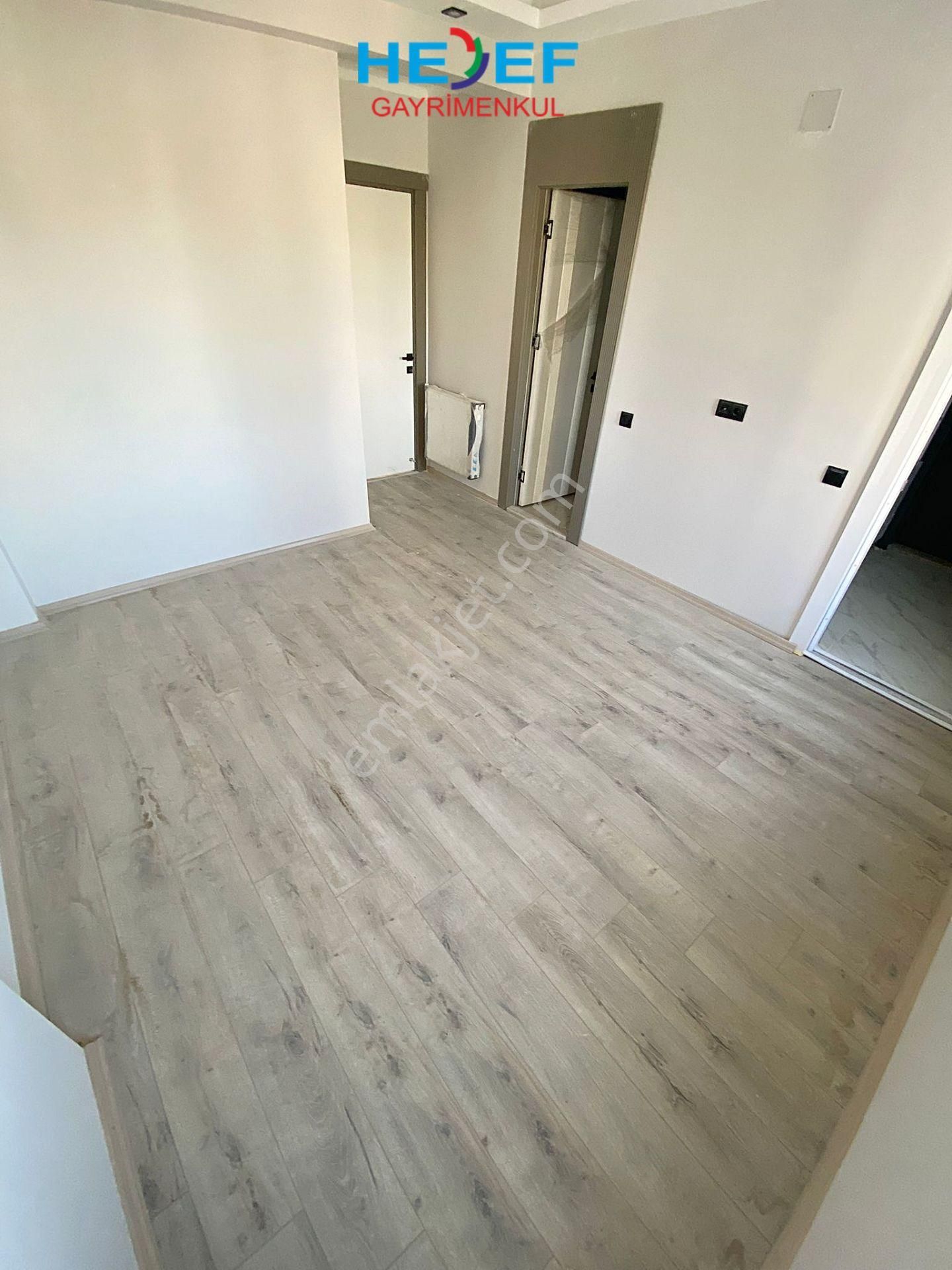 Hedef'ten Eski Mezitli'de Site İçerisinde Bağımsız Mutfaklı 2+1 - Görsel 20