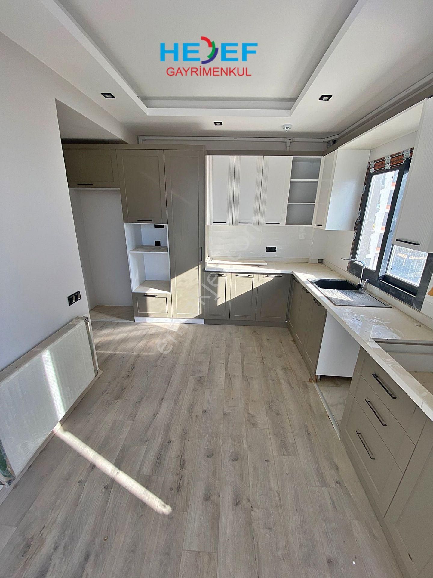 Hedef'ten Eski Mezitli'de Site İçerisinde Bağımsız Mutfaklı 2+1 - Görsel 6