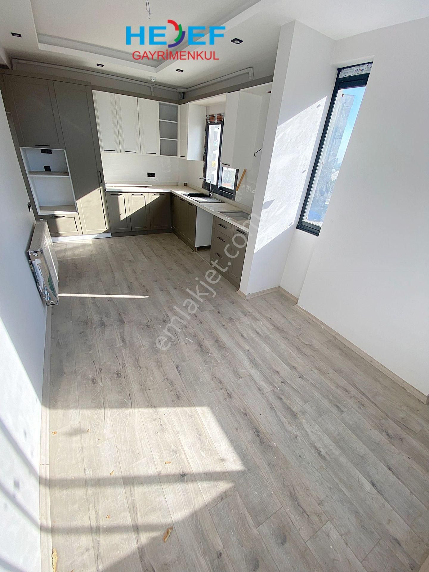 Hedef'ten Eski Mezitli'de Site İçerisinde Bağımsız Mutfaklı 2+1 - Görsel 5