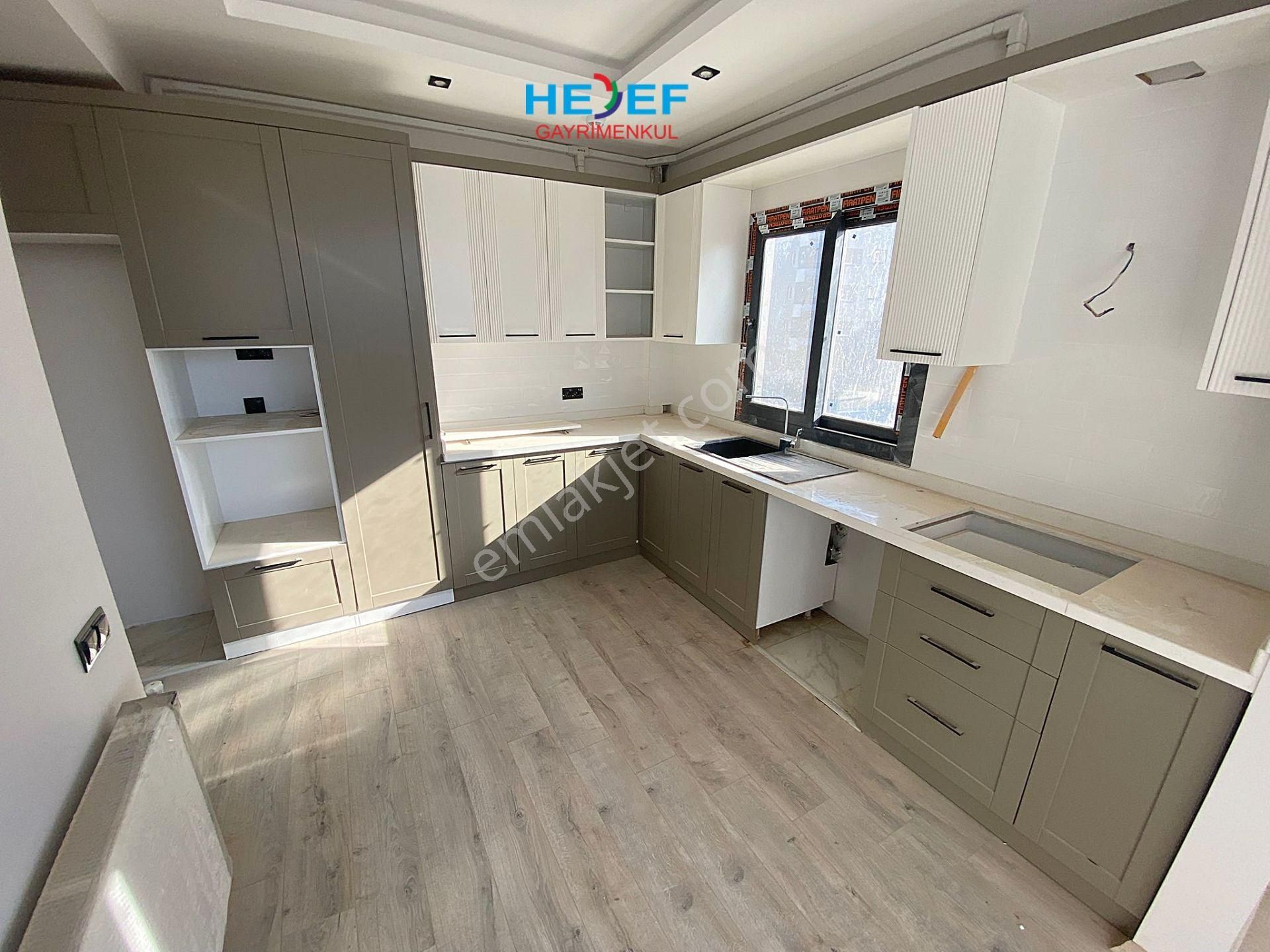 Hedef'ten Eski Mezitli'de Site İçerisinde Bağımsız Mutfaklı 2+1 - Görsel 2