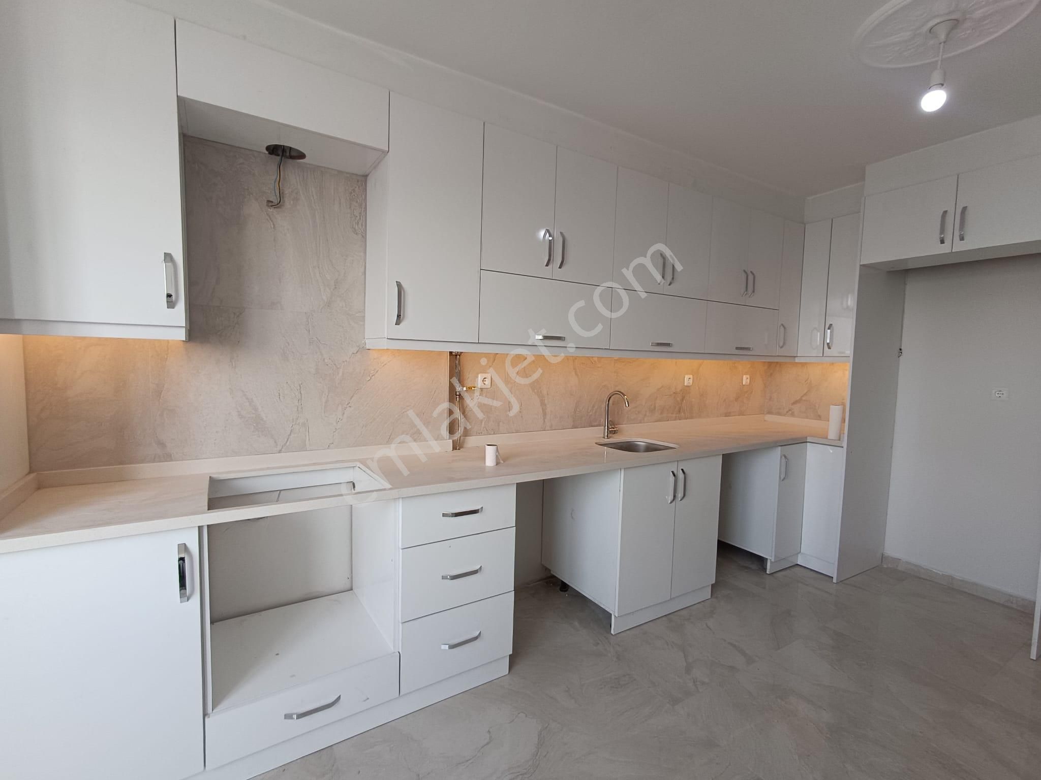 Güzelyalı Mah. T. Özala Yürüme Mesafesinde 3+1 Kapalı Mutfak+doğalgazlı+ankastreli+kiralık Daire - Görsel 6