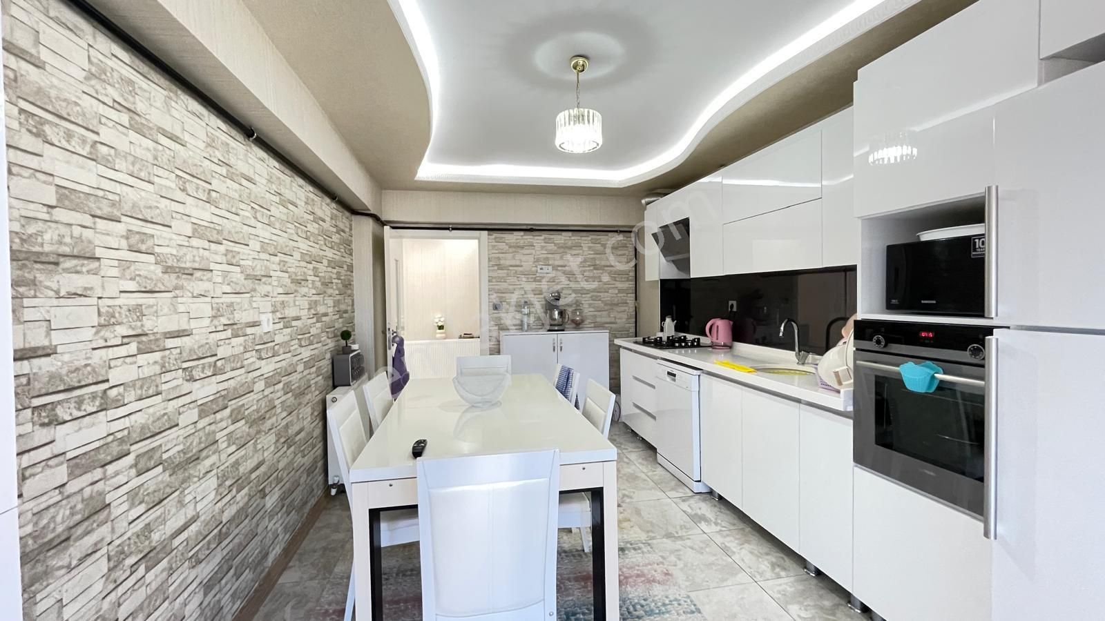 Pursaklar Saray Mehmet Zengin Emlak'tan Otoparklı 9.kat 3+1 Lüks Sitede Daire - Görsel 8