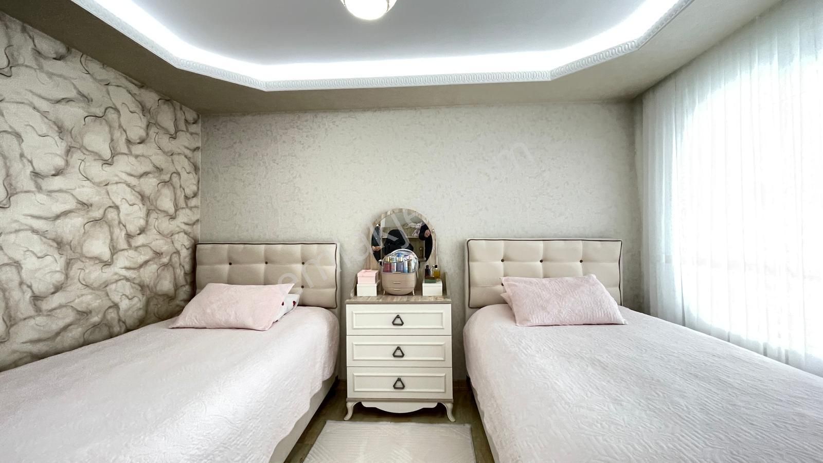 Pursaklar Saray Mehmet Zengin Emlak'tan Otoparklı 9.kat 3+1 Lüks Sitede Daire - Görsel 21