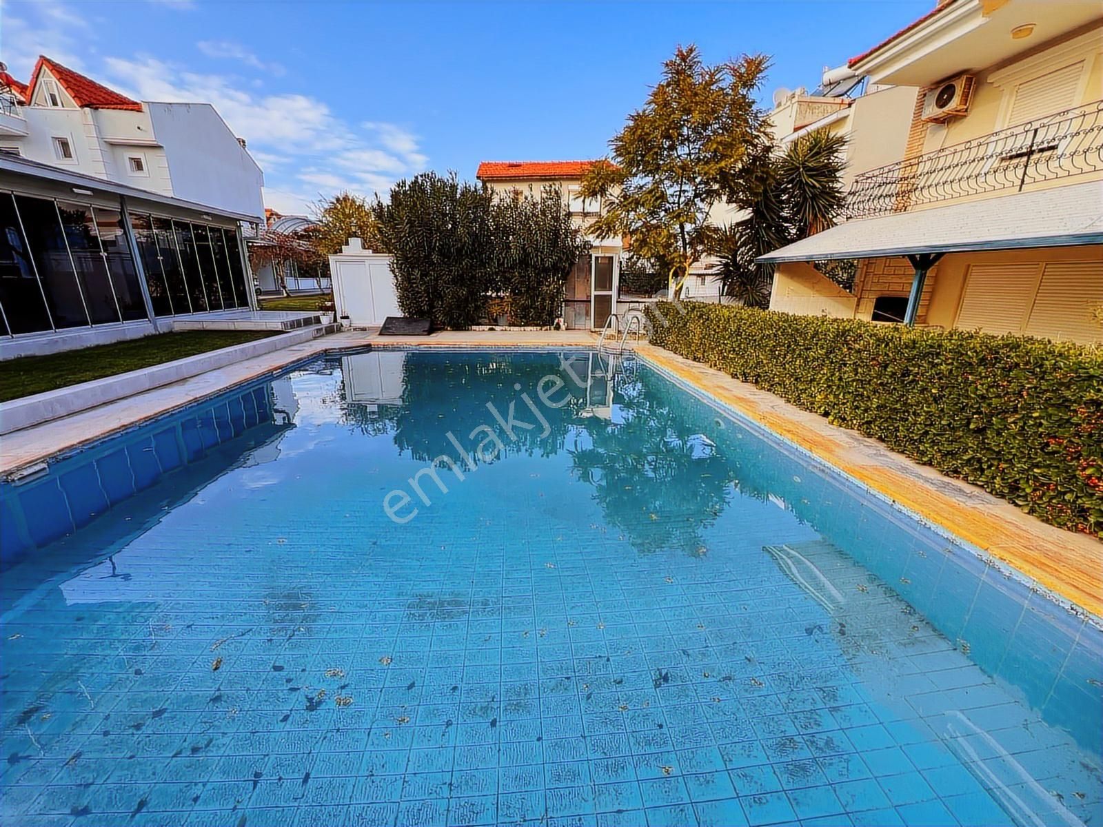 Urla Denizli' De Ortak Havuzlu 322 M2 Arsa Paylı Müstakil Villa - Görsel 12