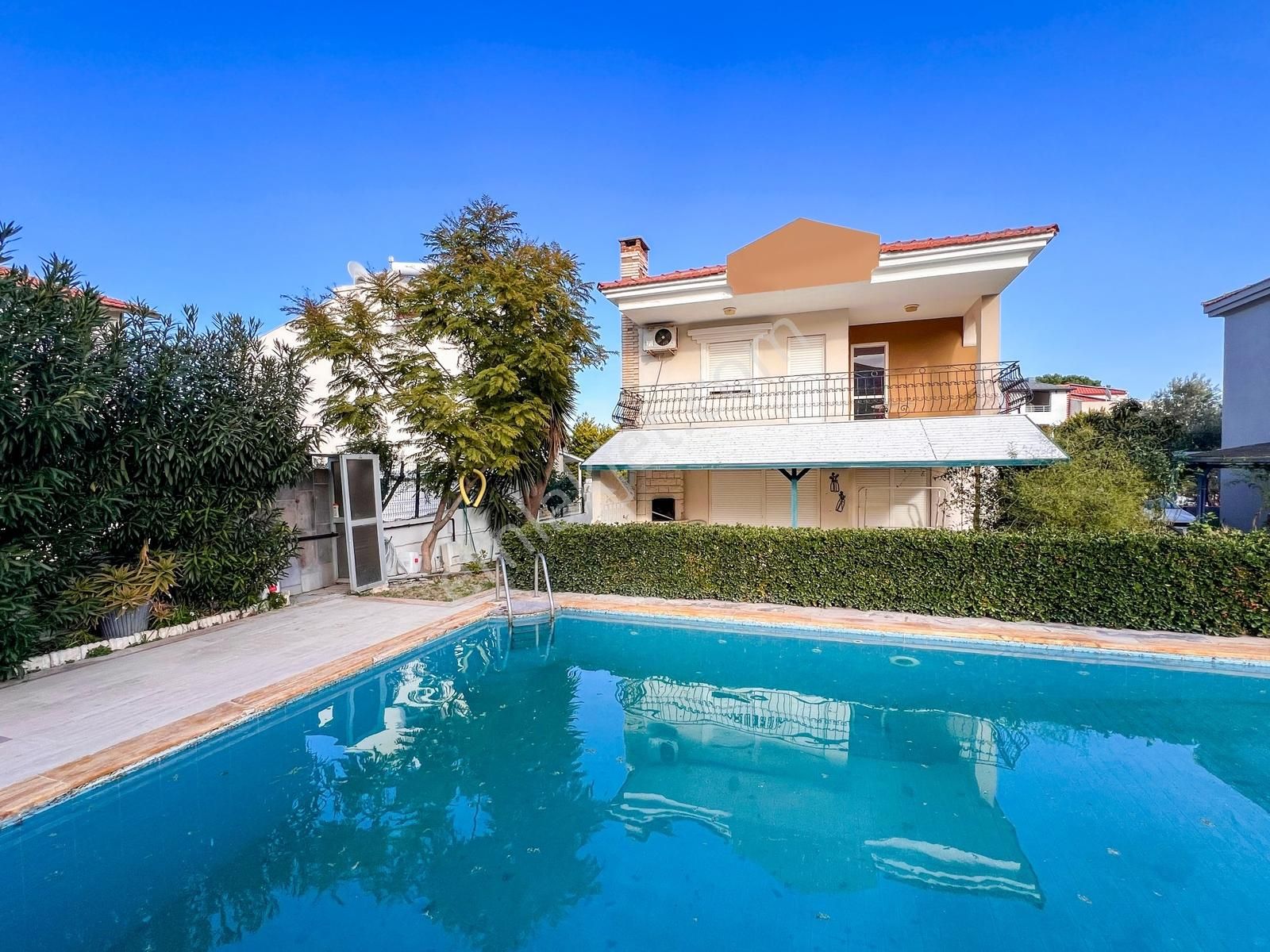 Urla Denizli' De Ortak Havuzlu 322 M2 Arsa Paylı Müstakil Villa - Görsel 11