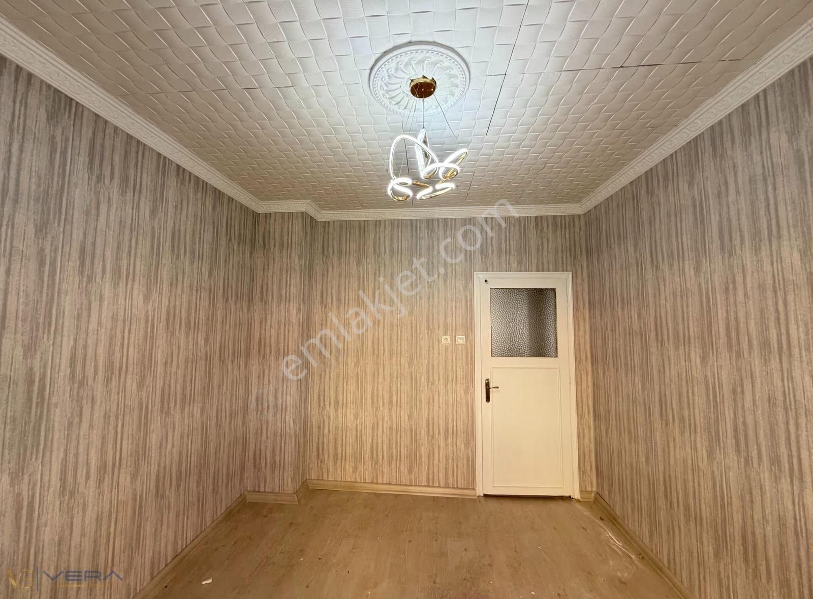 İstiklal Mahallesinde Tek Katlı Bahçeli Garajlı 2+1 Müstakil Ev - Görsel 17