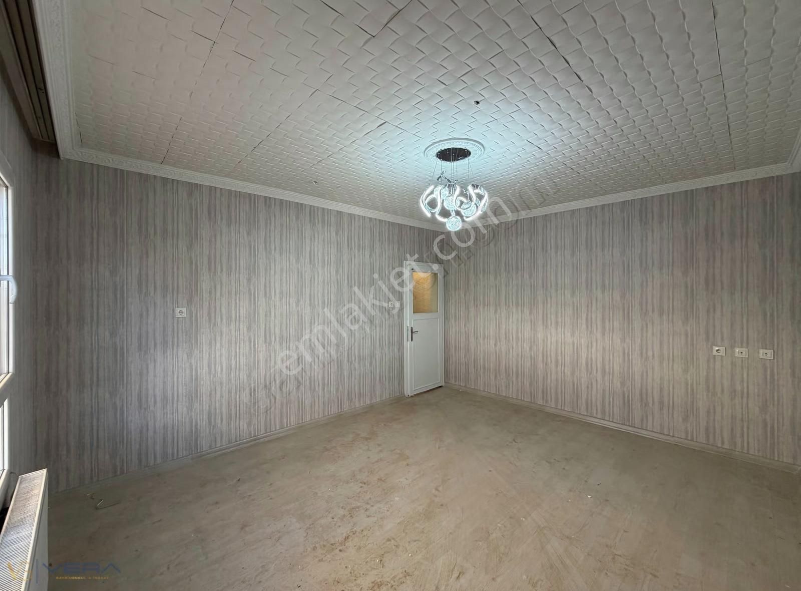 İstiklal Mahallesinde Tek Katlı Bahçeli Garajlı 2+1 Müstakil Ev - Görsel 22