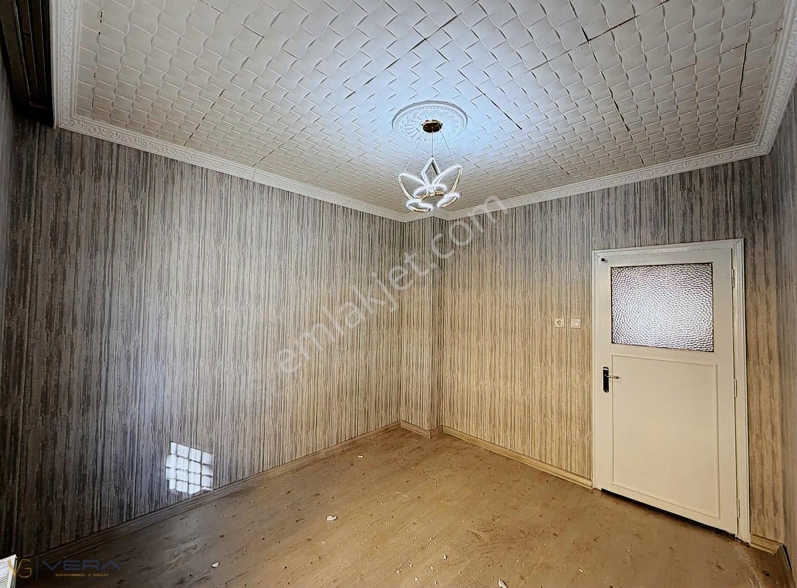 İstiklal Mahallesinde Tek Katlı Bahçeli Garajlı 2+1 Müstakil Ev - Görsel 5