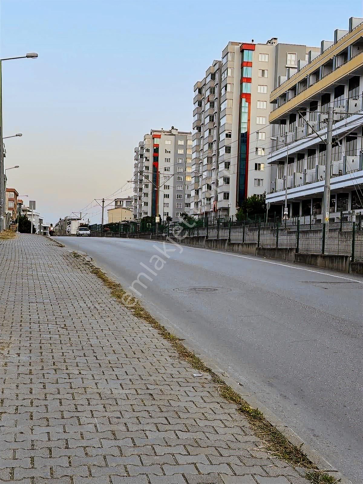 En Geniş Ve En Kaliteli Eşyalı 1+1 Pelitköy Tramwaya Cephe - Görsel 14