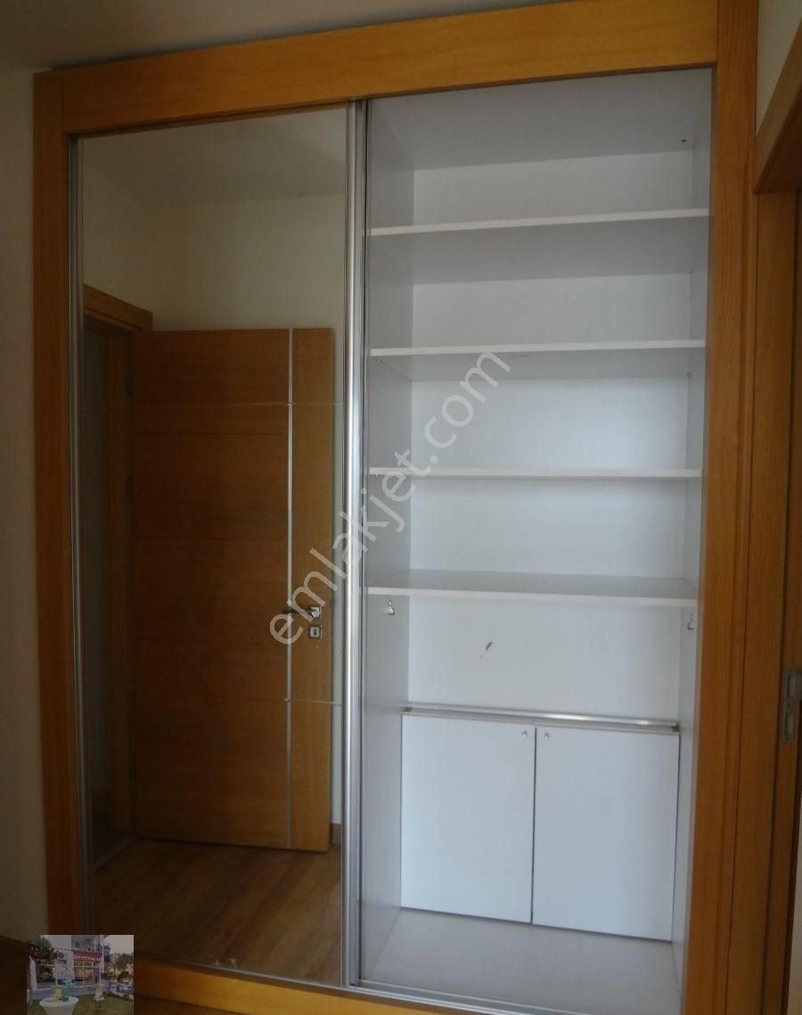 Bayraklı Körfez Mah. Velana Evlerde Kiralık 2+1 Daire Kanıt Emlak - Görsel 2