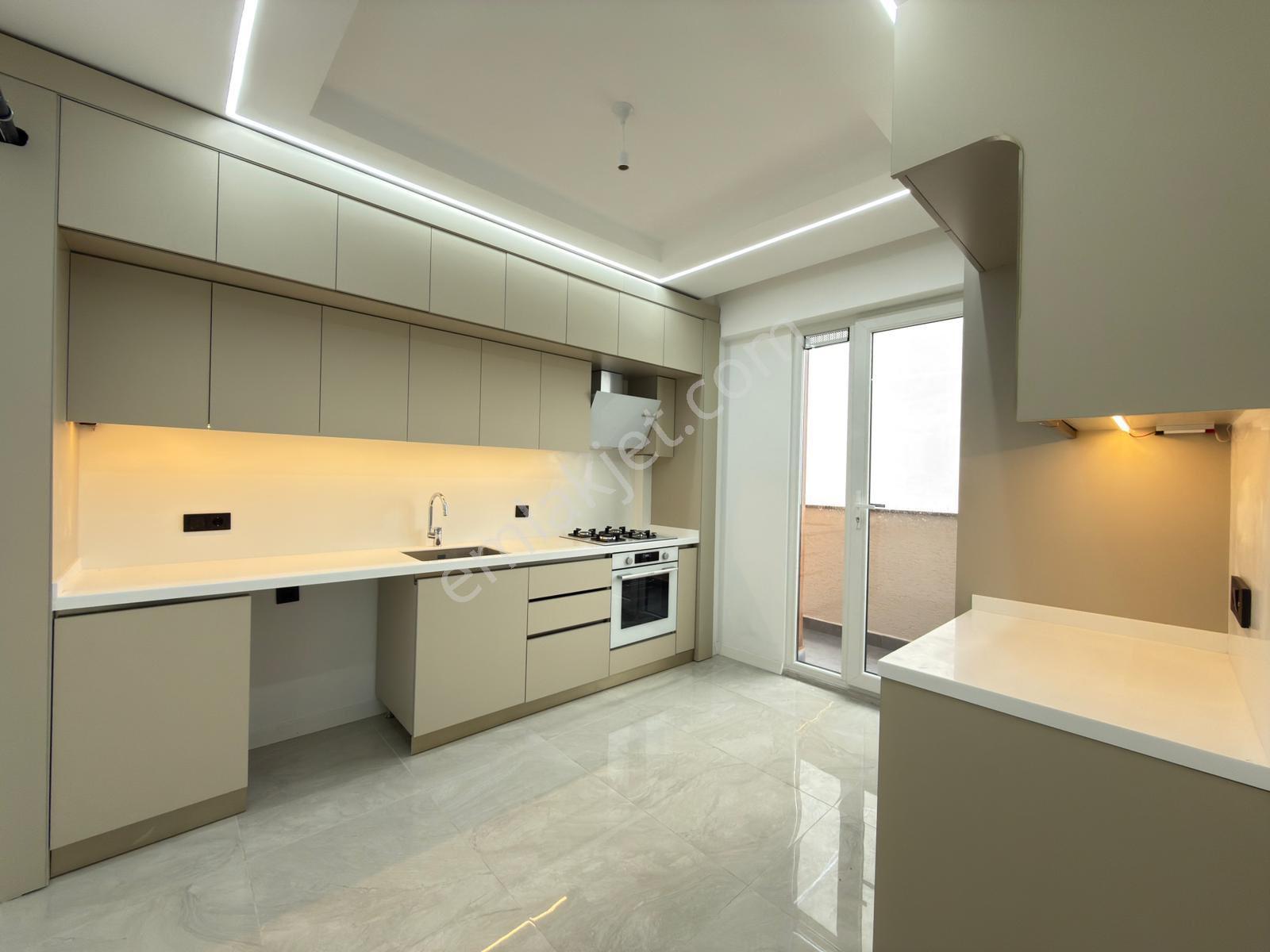 Gebze Sultan Orhanda Millet Bahçe Karşısı 2+1 Asansörlü Lüks Arakat