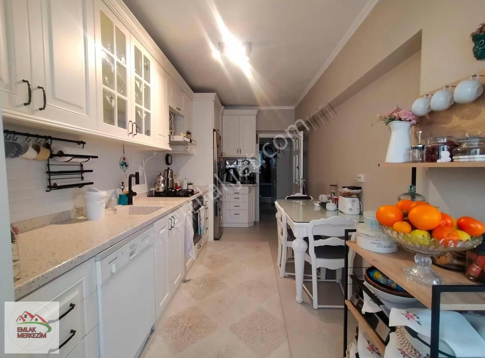 Emlak Merkezim'den Selçuk Caddesi Yakını 4+1 Full Yapılı Dublex