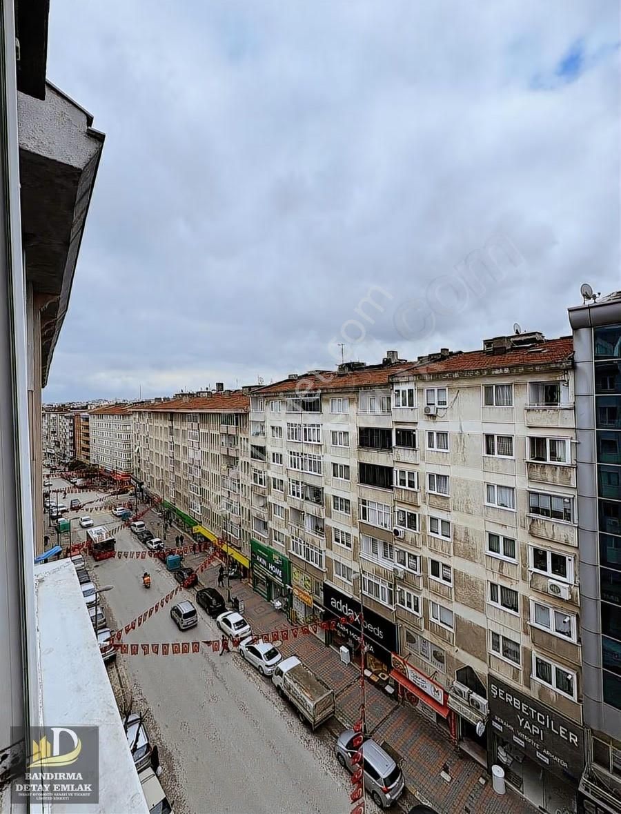Detay Emlak'tan Ordu Caddesinde 3+1 Satılık Daire