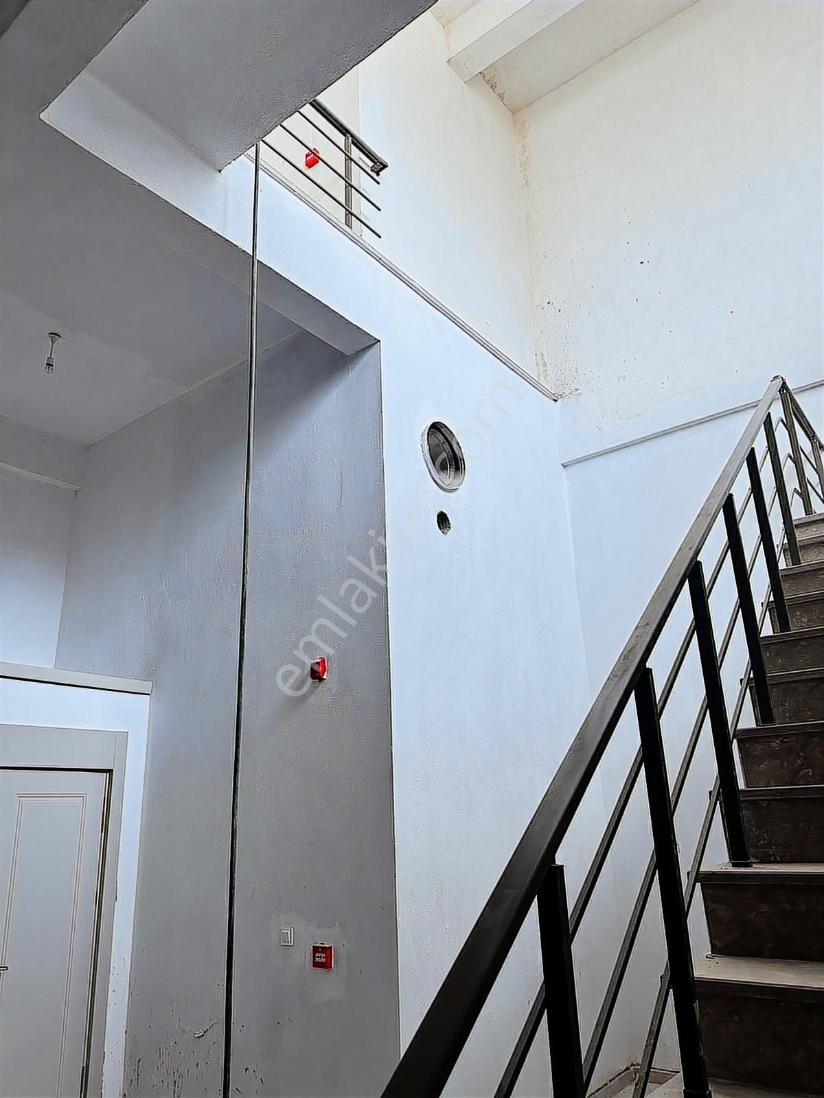 Kayapa Çamlık Bulvarı'nda Bodrumu Olan Köşe Dükkan - Görsel 2