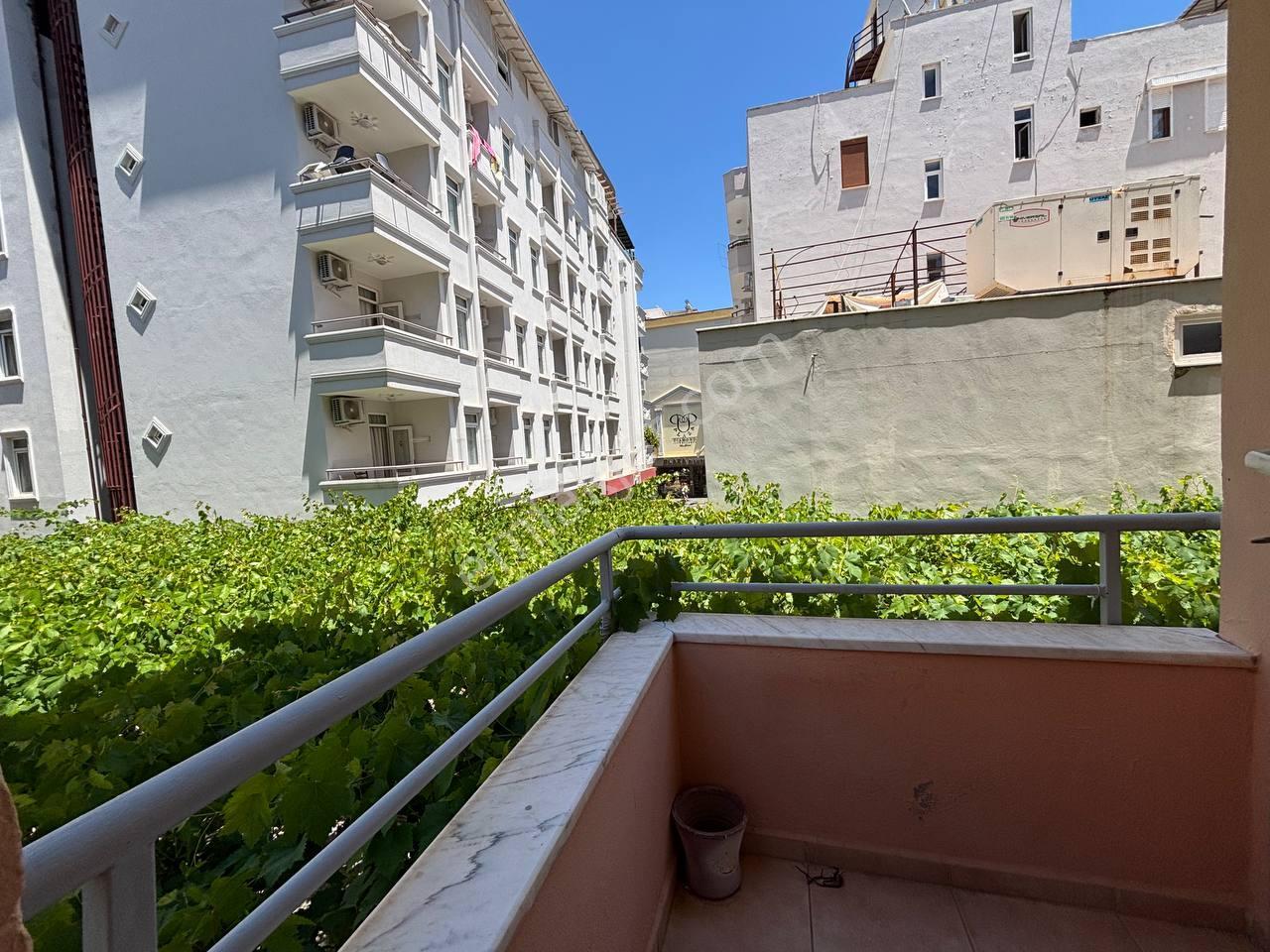 Alanya Merkez'de Denize Yakın 1+1 Ayrı Mutfaklı 75 M2 Boş Daire - Görsel 9