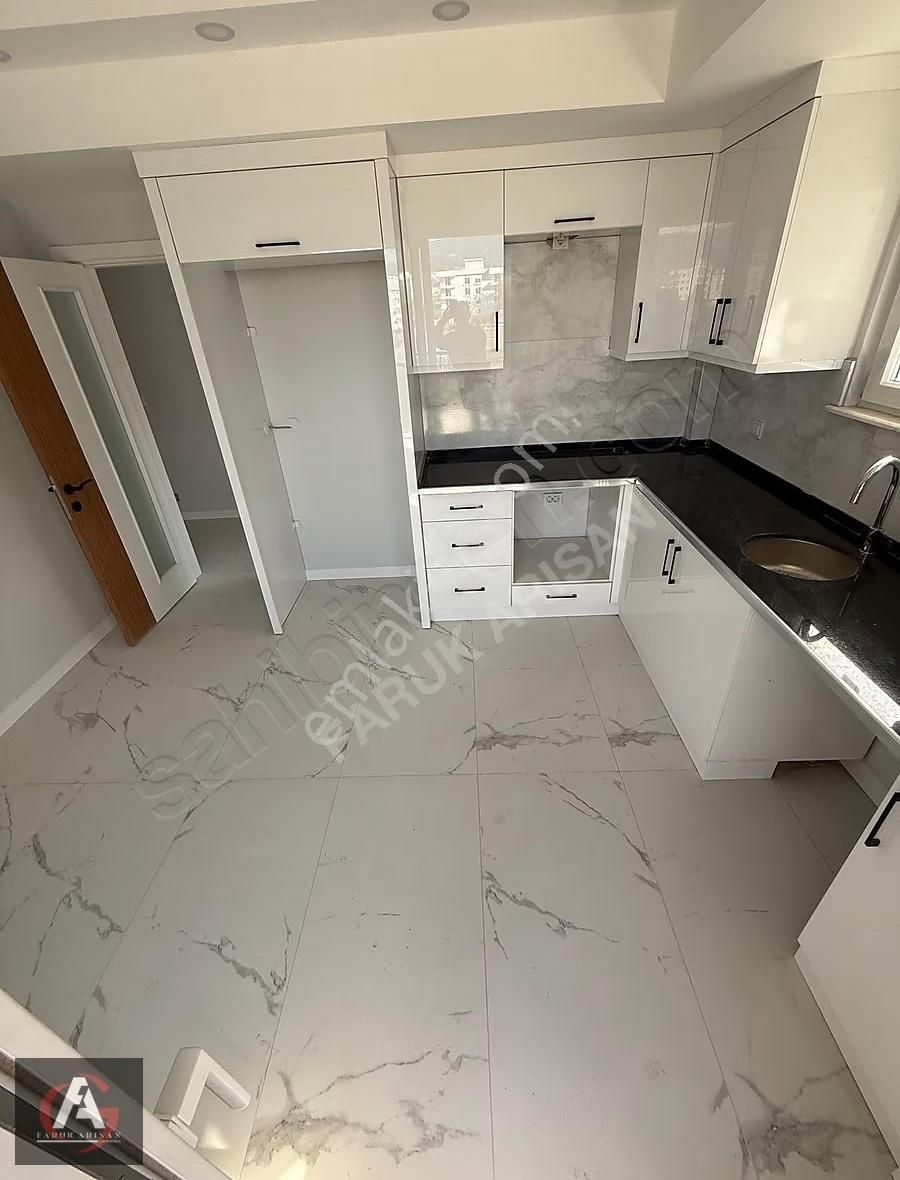 Faruk Arısan'dan Merkezi Konumlu Site İçinde Oturuma Hazır 2+1 - Görsel 17