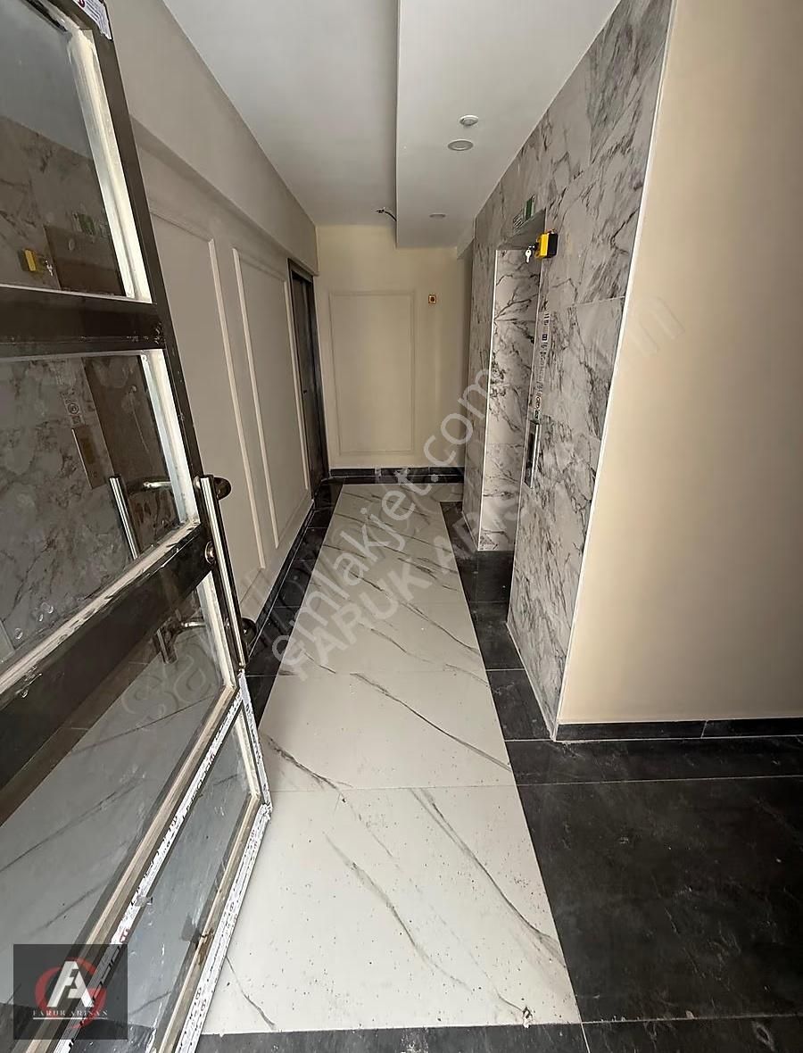 Faruk Arısan'dan Merkezi Konumlu Site İçinde Oturuma Hazır 2+1 - Görsel 13