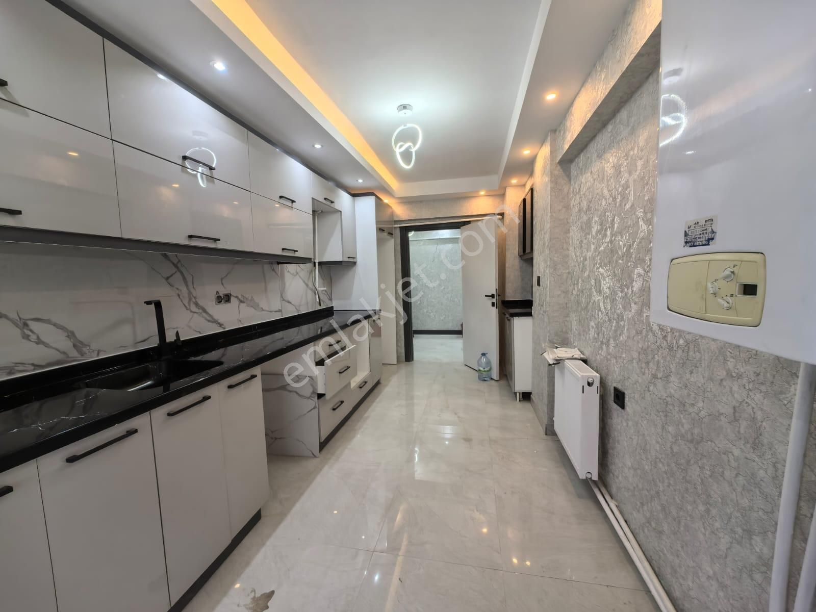 Bilgen Vatan'dan Eğitim Araştırma Hastahanesi Yakını Megalüks Yapılı Güney Batı 3+1 Satılık - Görsel 8