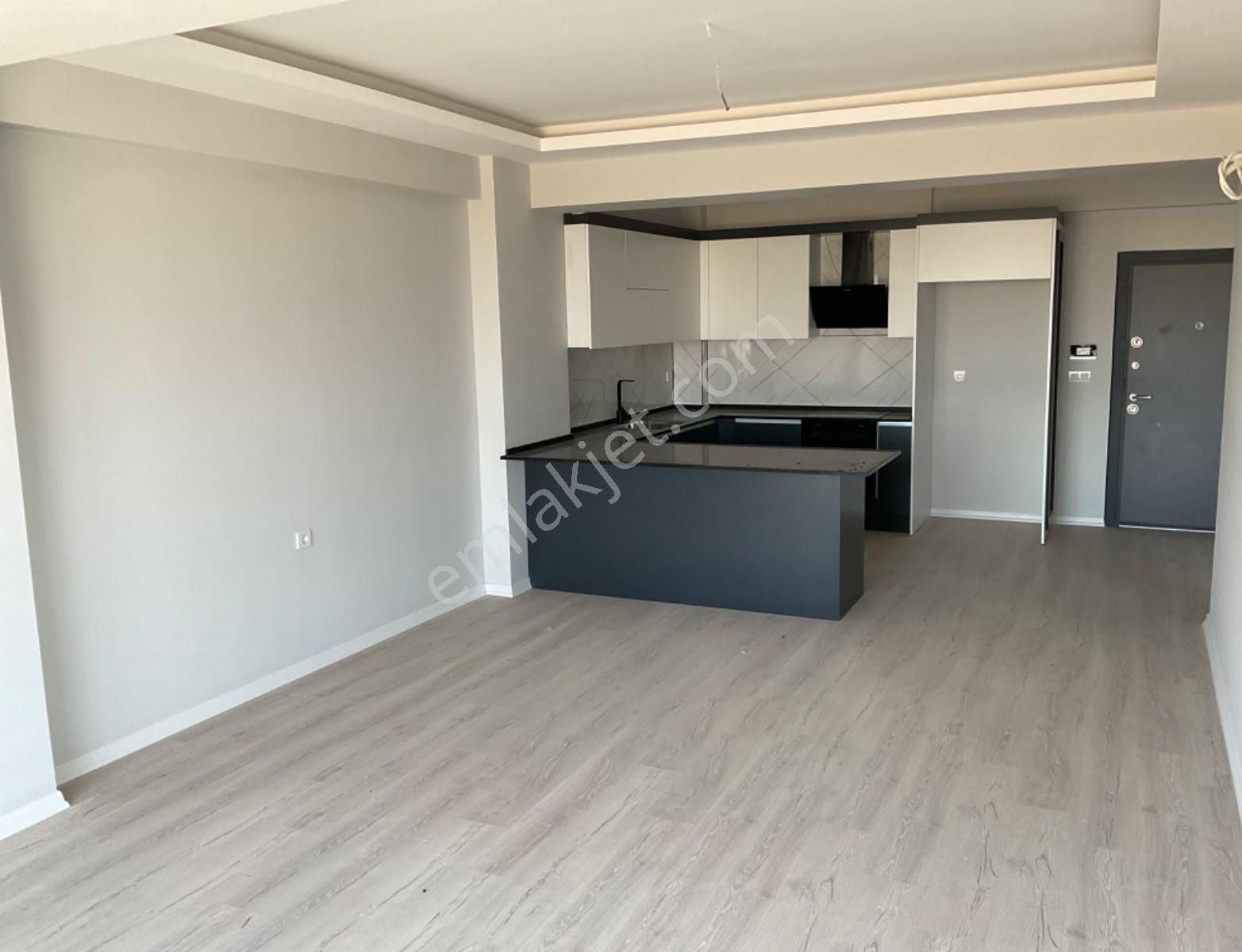 Özlüce Bulvarında Arakat 1+1 Geniş Satılık Daire