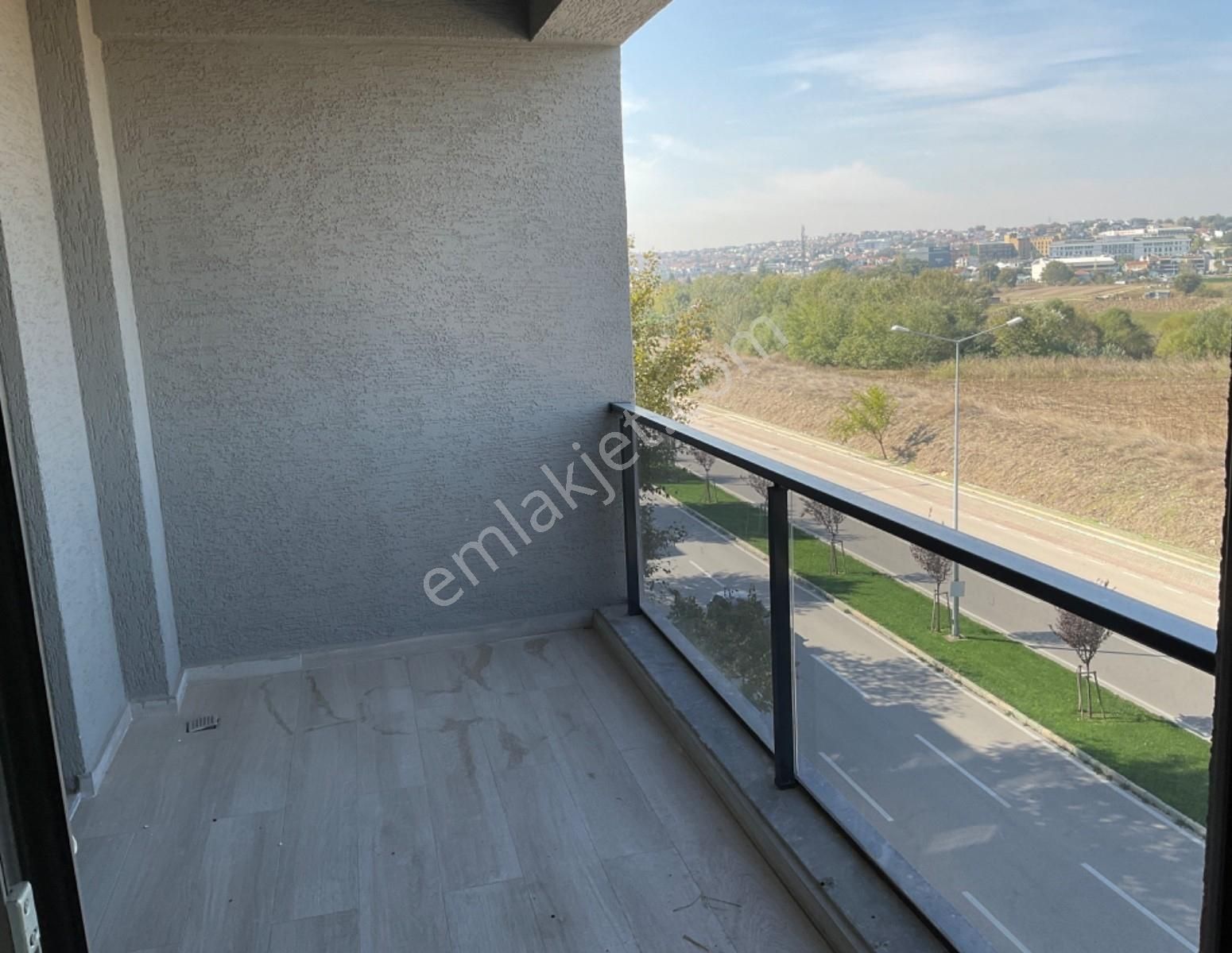 Özlüce Bulvarında Arakat 1+1 Geniş Satılık Daire - Görsel 2