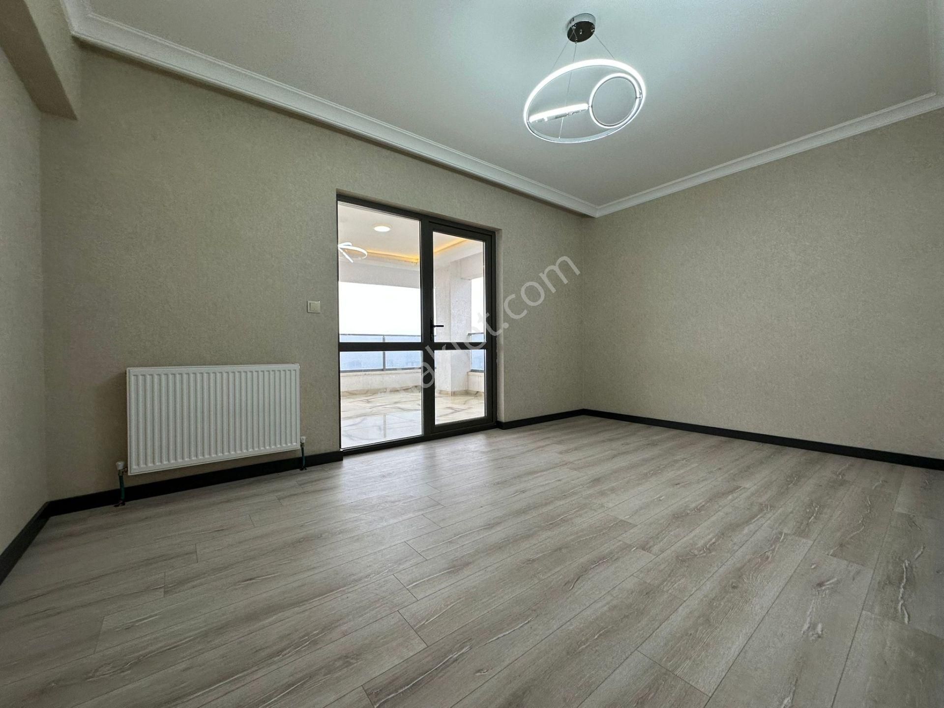 Pursaklar Mehmet Zengin Emlak'tan Kapalı Otoparklı Lüks Sitede 6.kat 4+1 Ful Yapılı Daire - Görsel 12