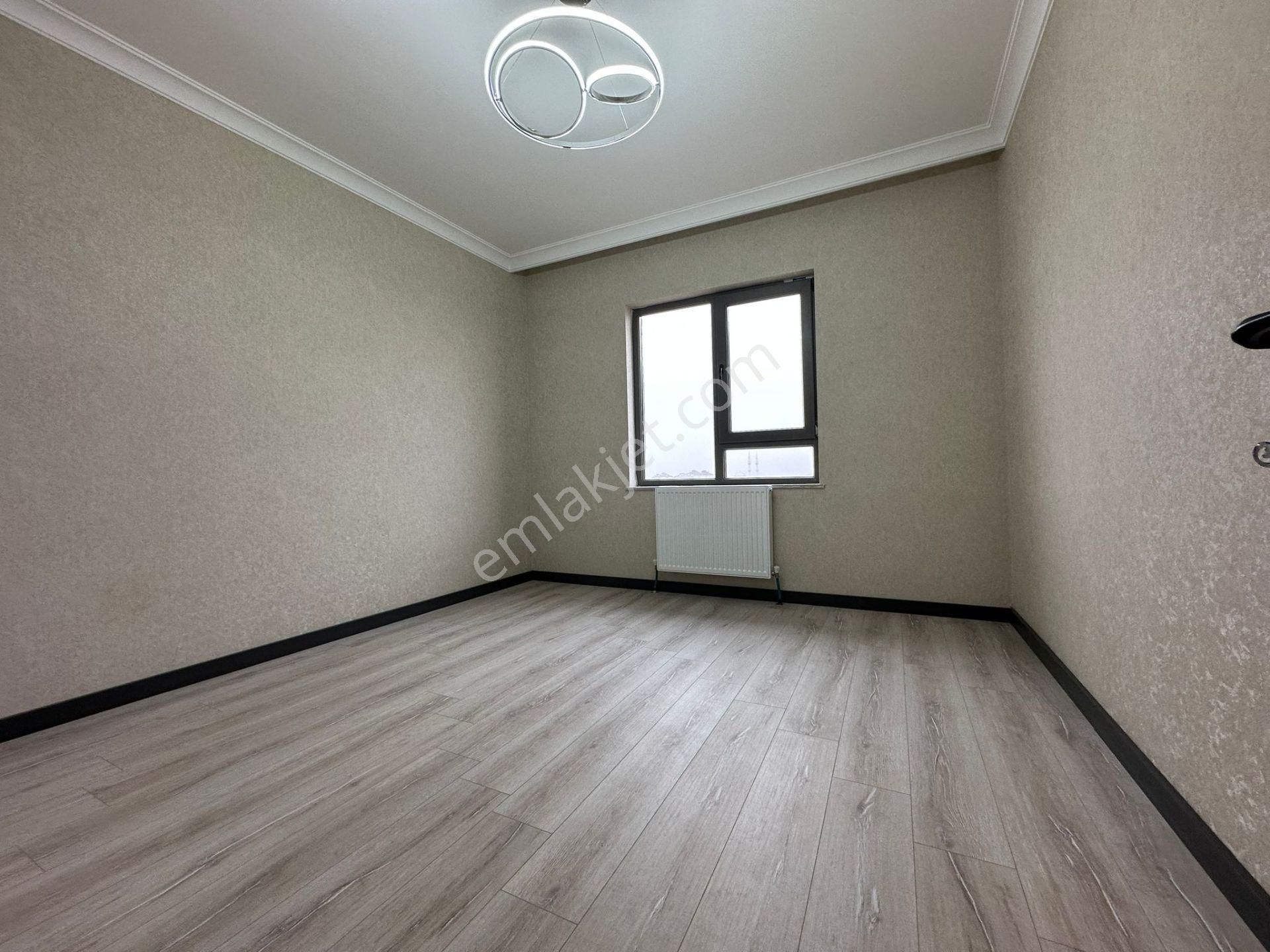 Pursaklar Mehmet Zengin Emlak'tan Kapalı Otoparklı Lüks Sitede 6.kat 4+1 Ful Yapılı Daire - Görsel 14