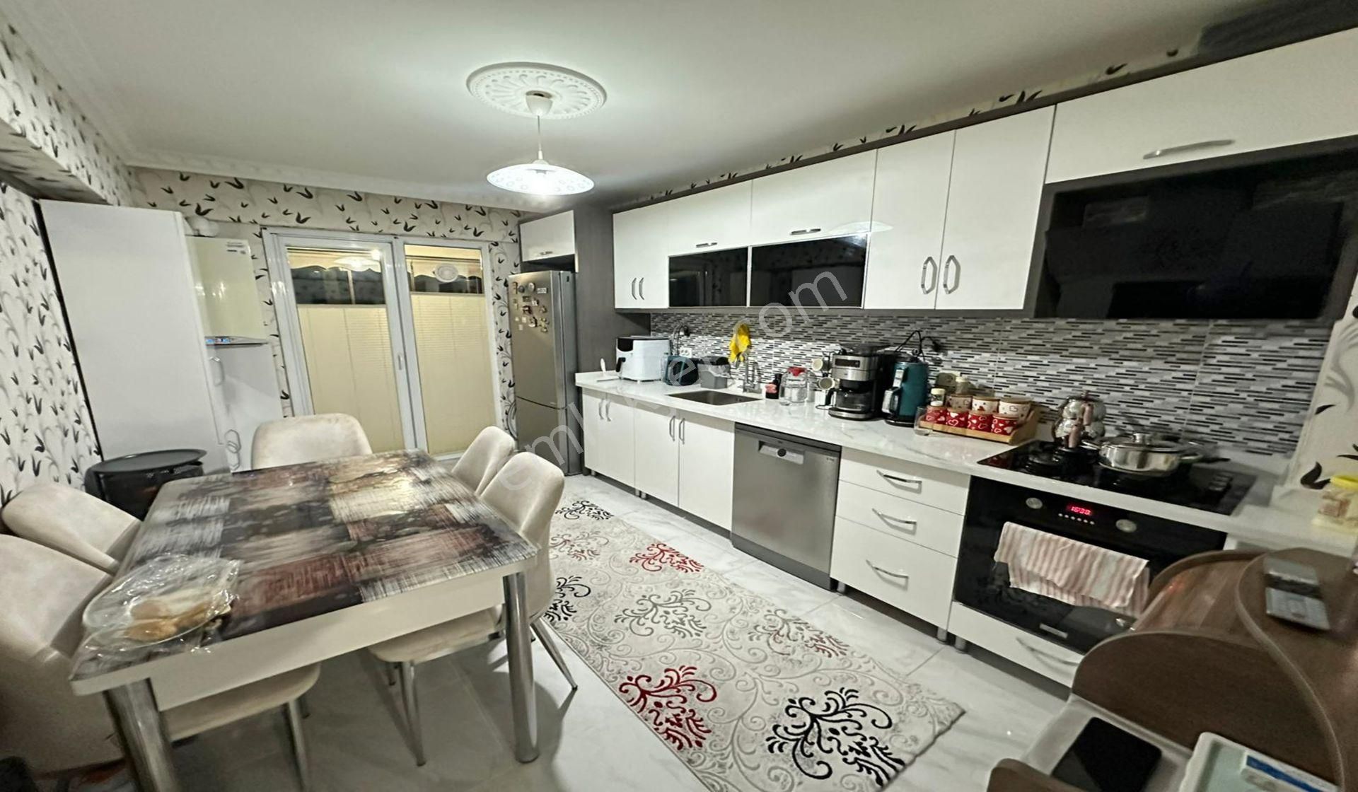 Karakayada Site Konseptinde Teras Balkonlu Katta 3+1 Yeni Bina - Görsel 4