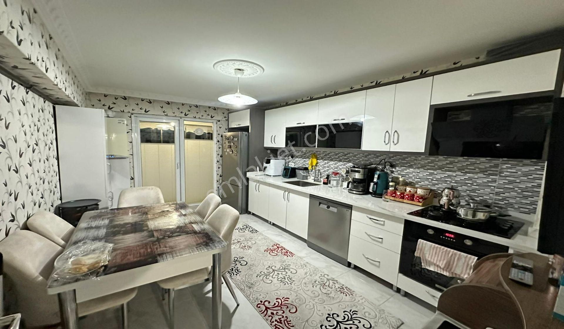 Karakayada Site Konseptinde Teras Balkonlu Katta 3+1 Yeni Bina - Görsel 5