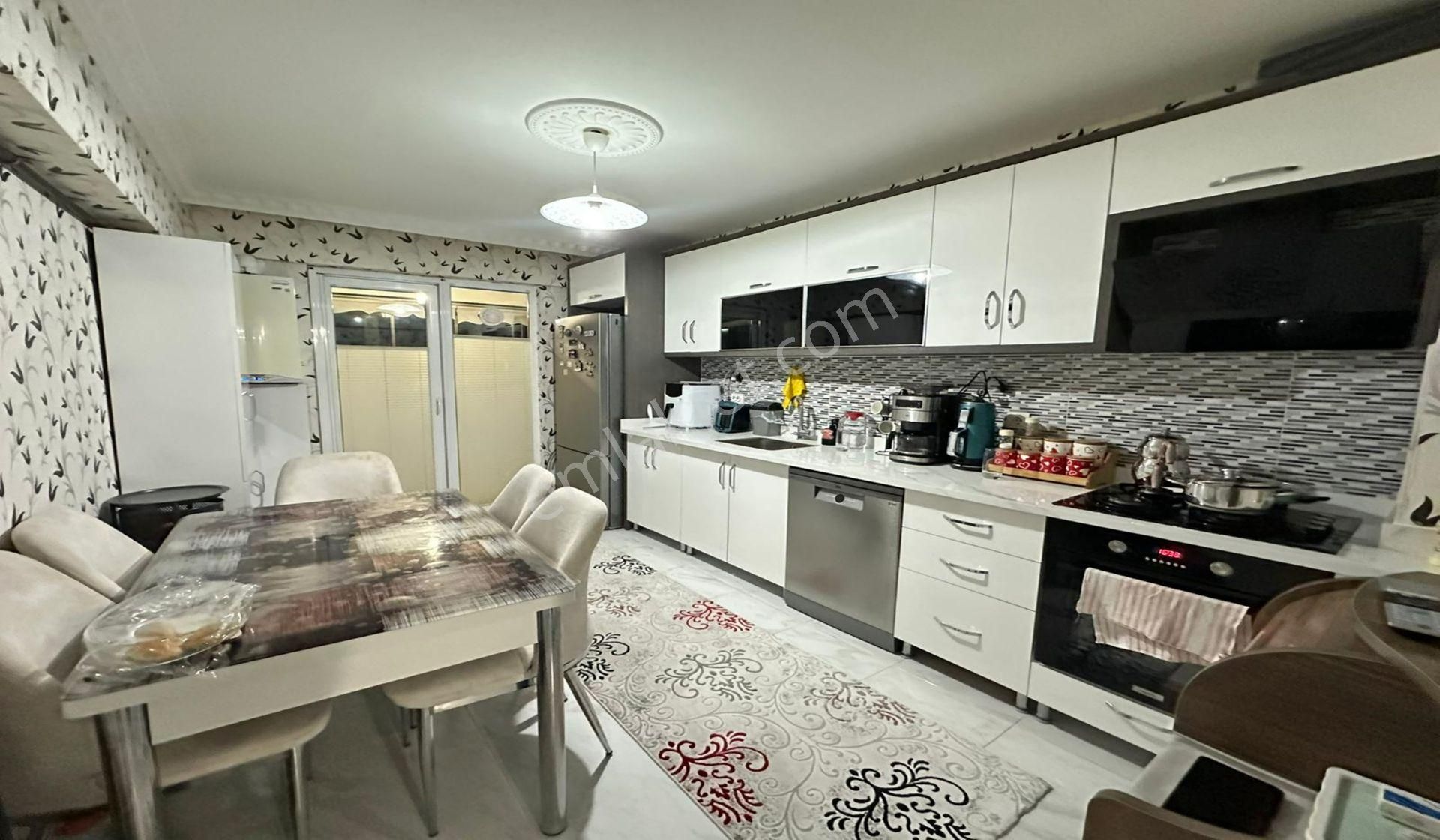 Karakayada Site Konseptinde Teras Balkonlu Katta 3+1 Yeni Bina - Görsel 3