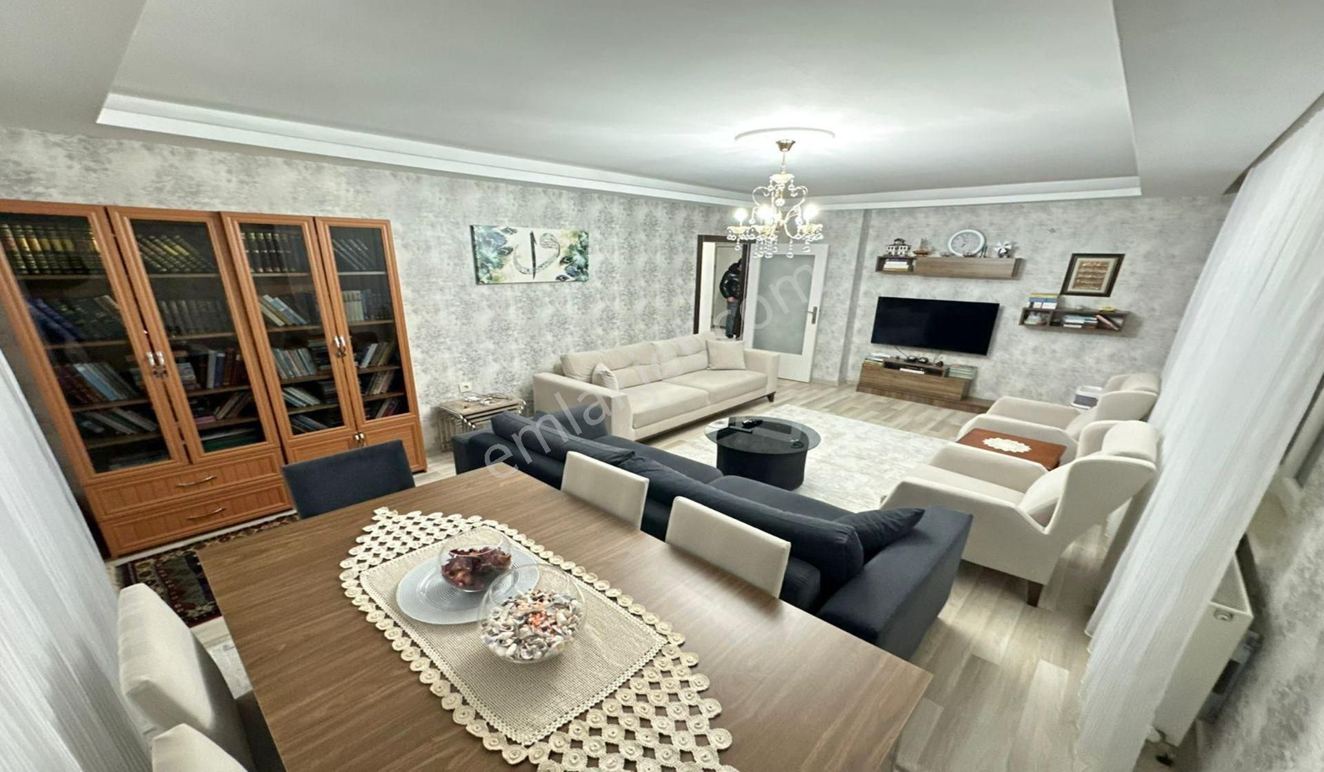 Karakayada Site Konseptinde Teras Balkonlu Katta 3+1 Yeni Bina - Görsel 17