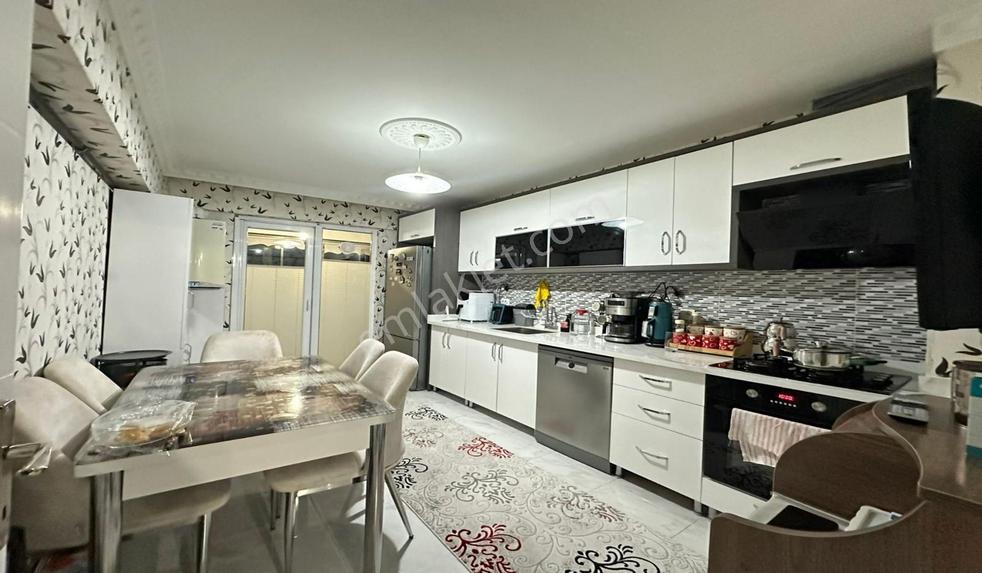 Karakayada Site Konseptinde Teras Balkonlu Katta 3+1 Yeni Bina - Görsel 2