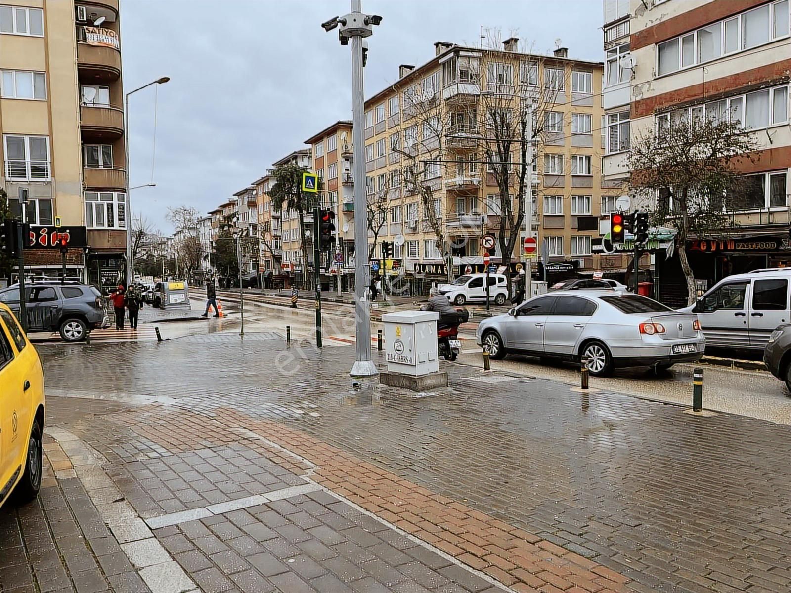 Darmstad Cadde Üzerinde Yüksek Kira Getirili Satılık Dükkan