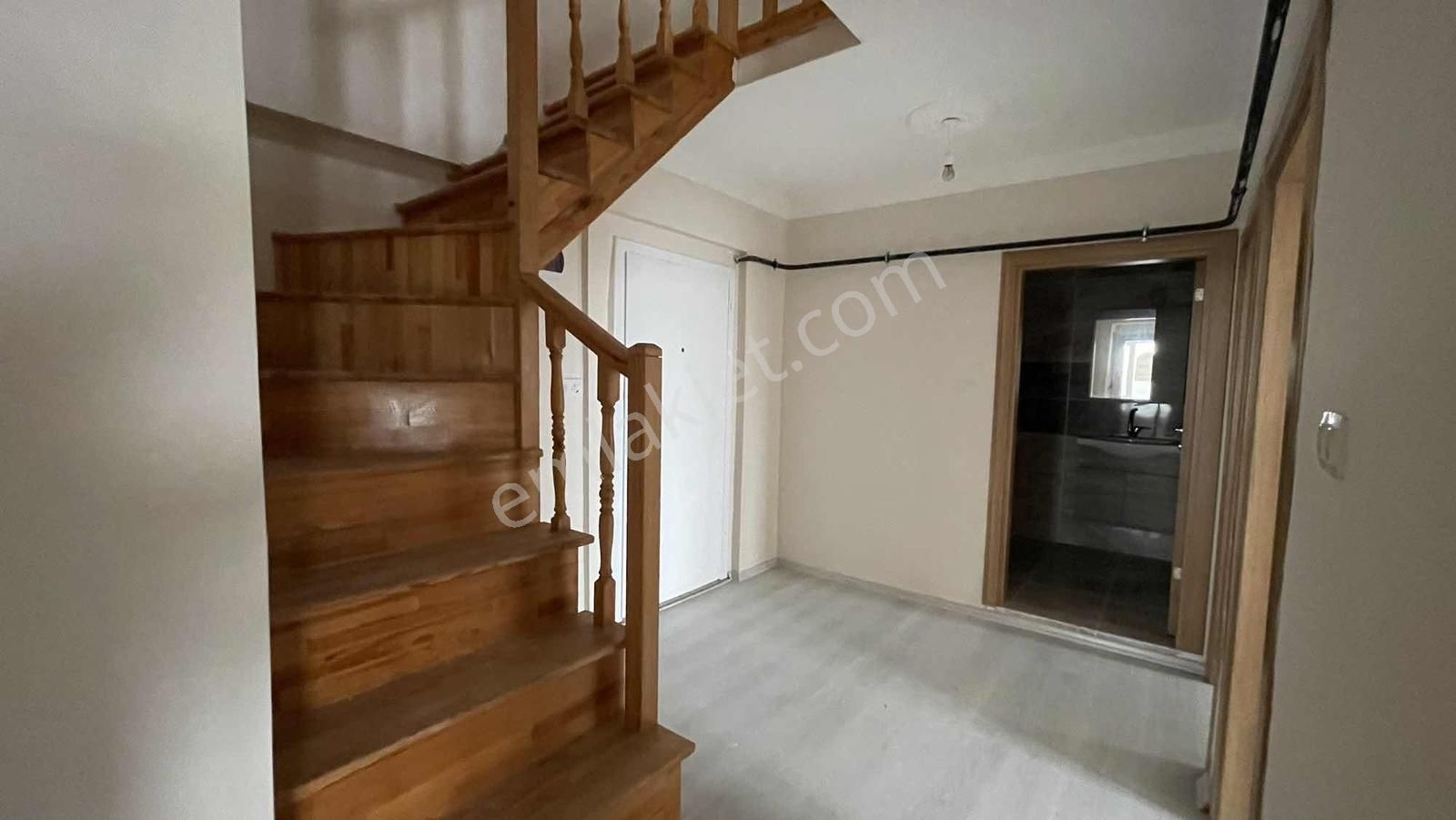 Rüzgar Emlaktan Kapaklı Merkezde Kiralık Dubleks Daire - Görsel 10